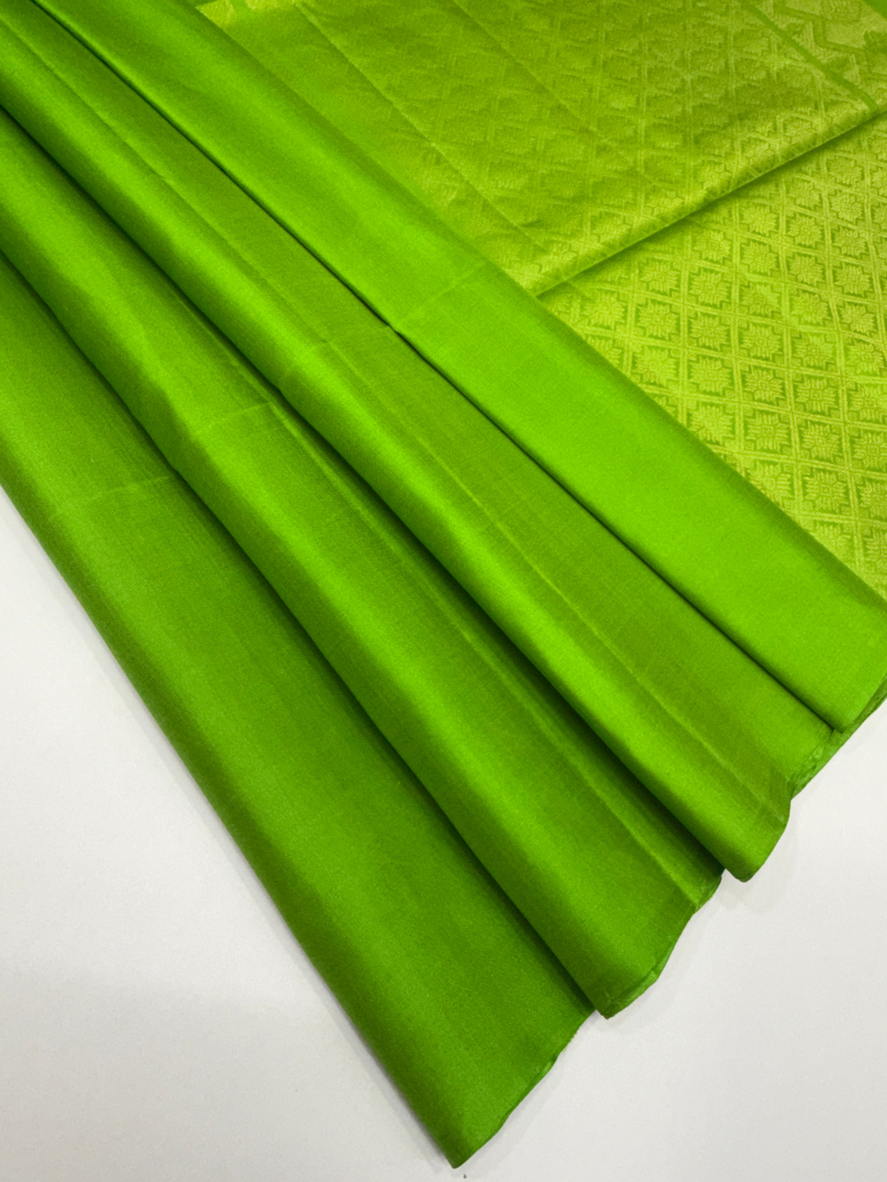 VSP732 - parrot green color body, pallu , blouse - Pure silk saree