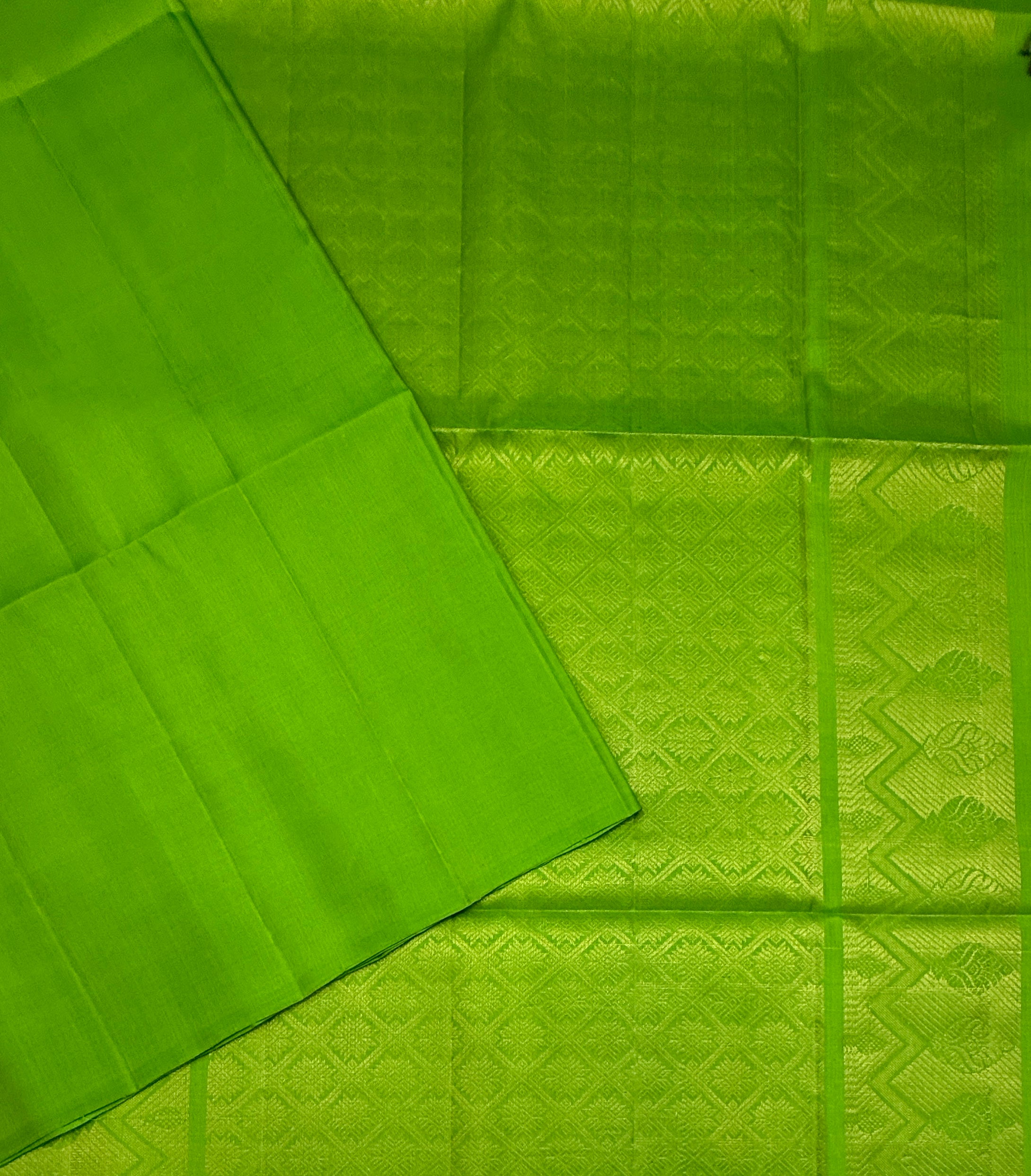 VSP732 - parrot green color body, pallu , blouse - Pure silk saree