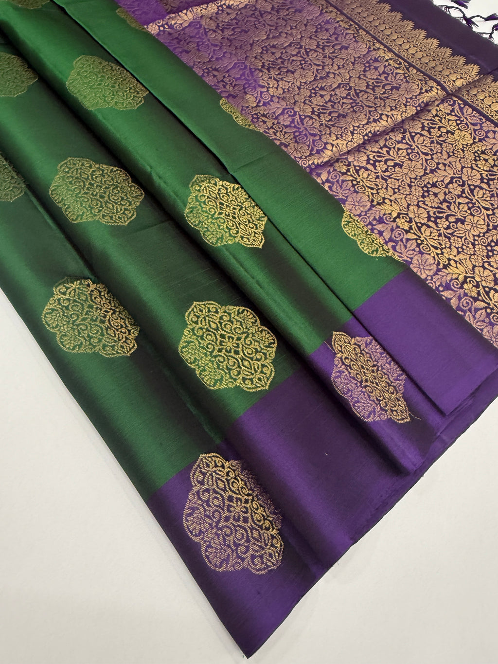 VSCB636 - dark green color body , violet color pallu , blouse - Pure silk saree
