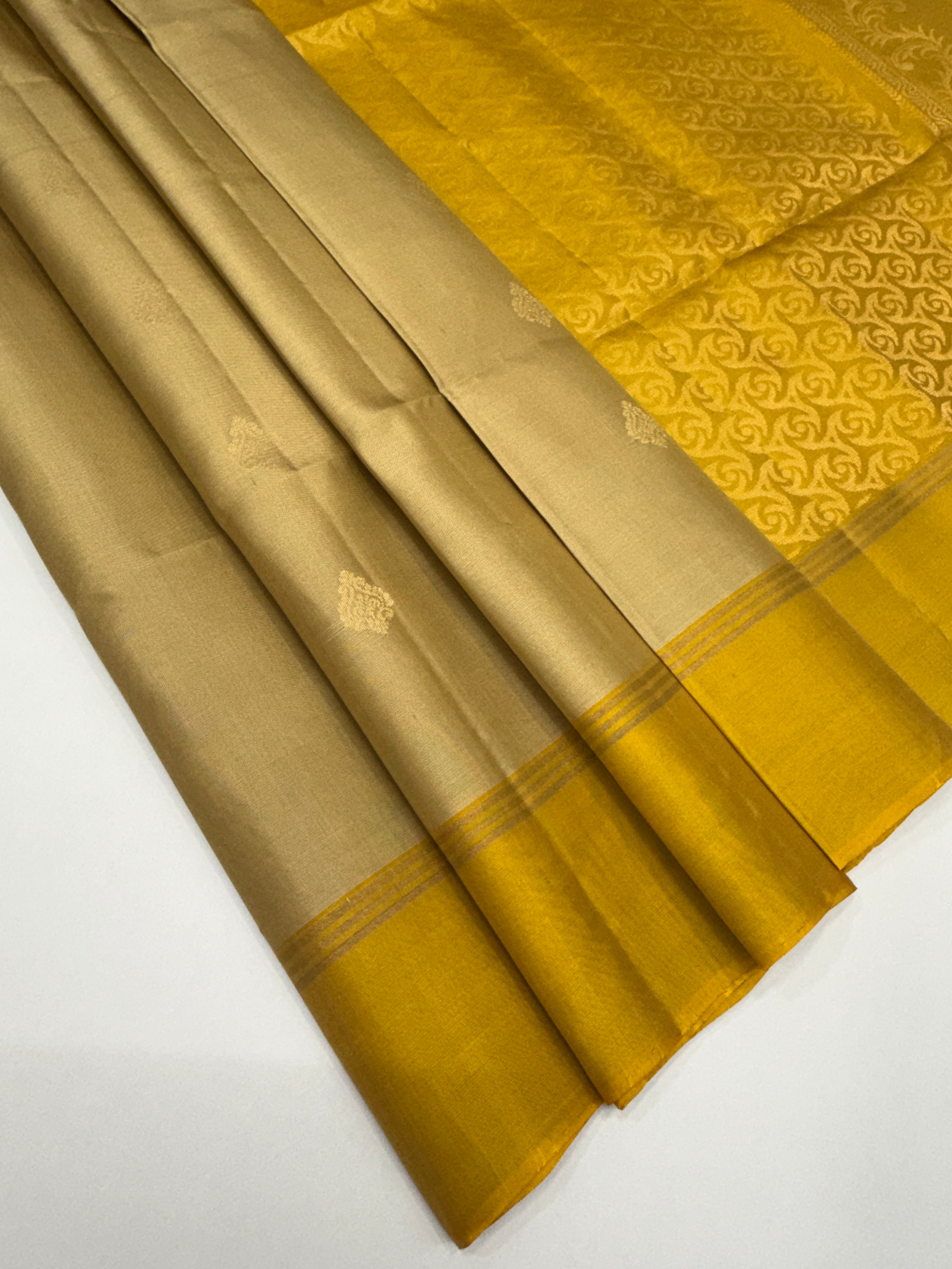 VSCB637 - beige color body , yellow color pallu , blouse - Pure silk saree