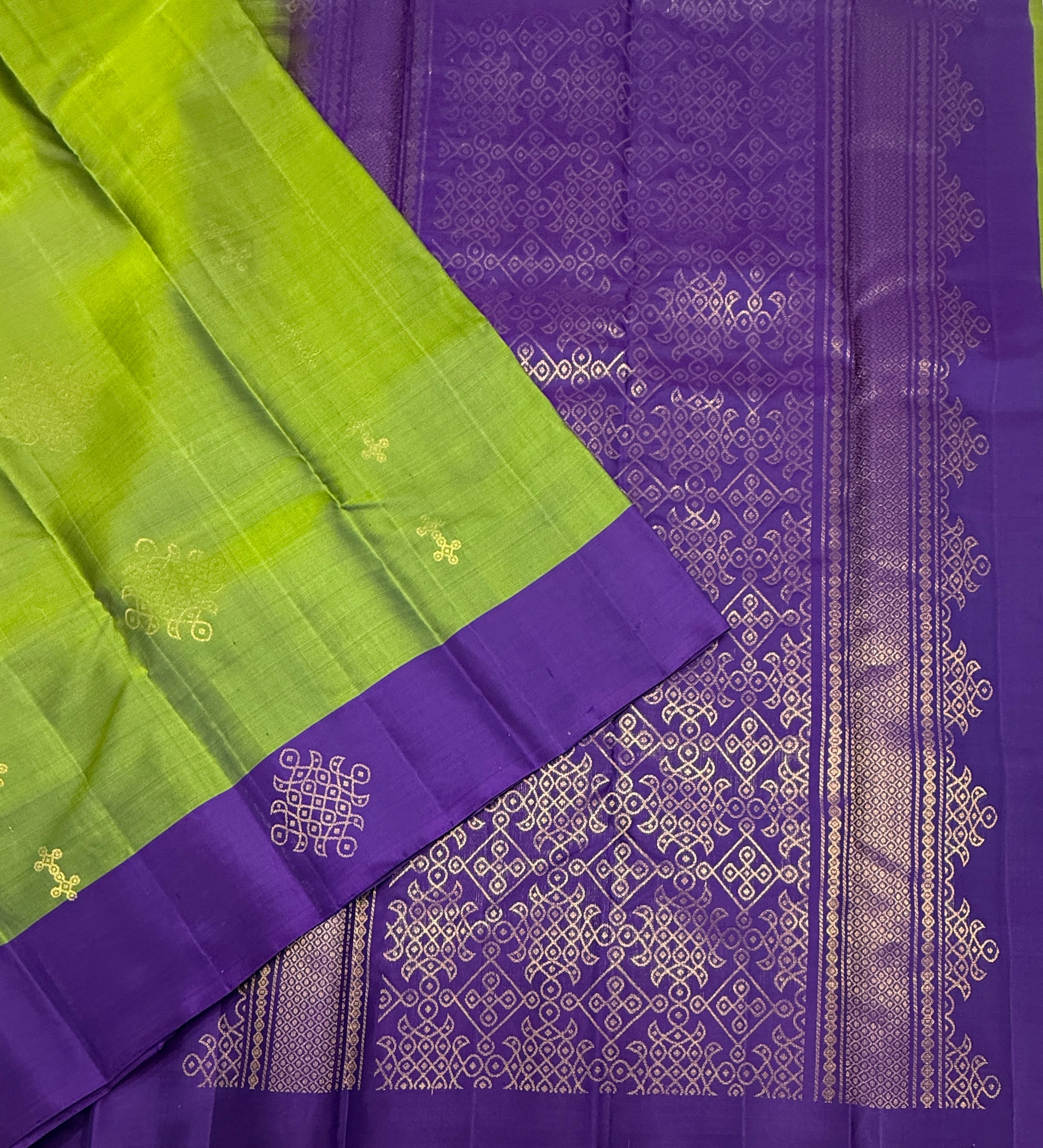 VSCB638 - dual green color body , violet color pallu , blouse - Pure silk saree