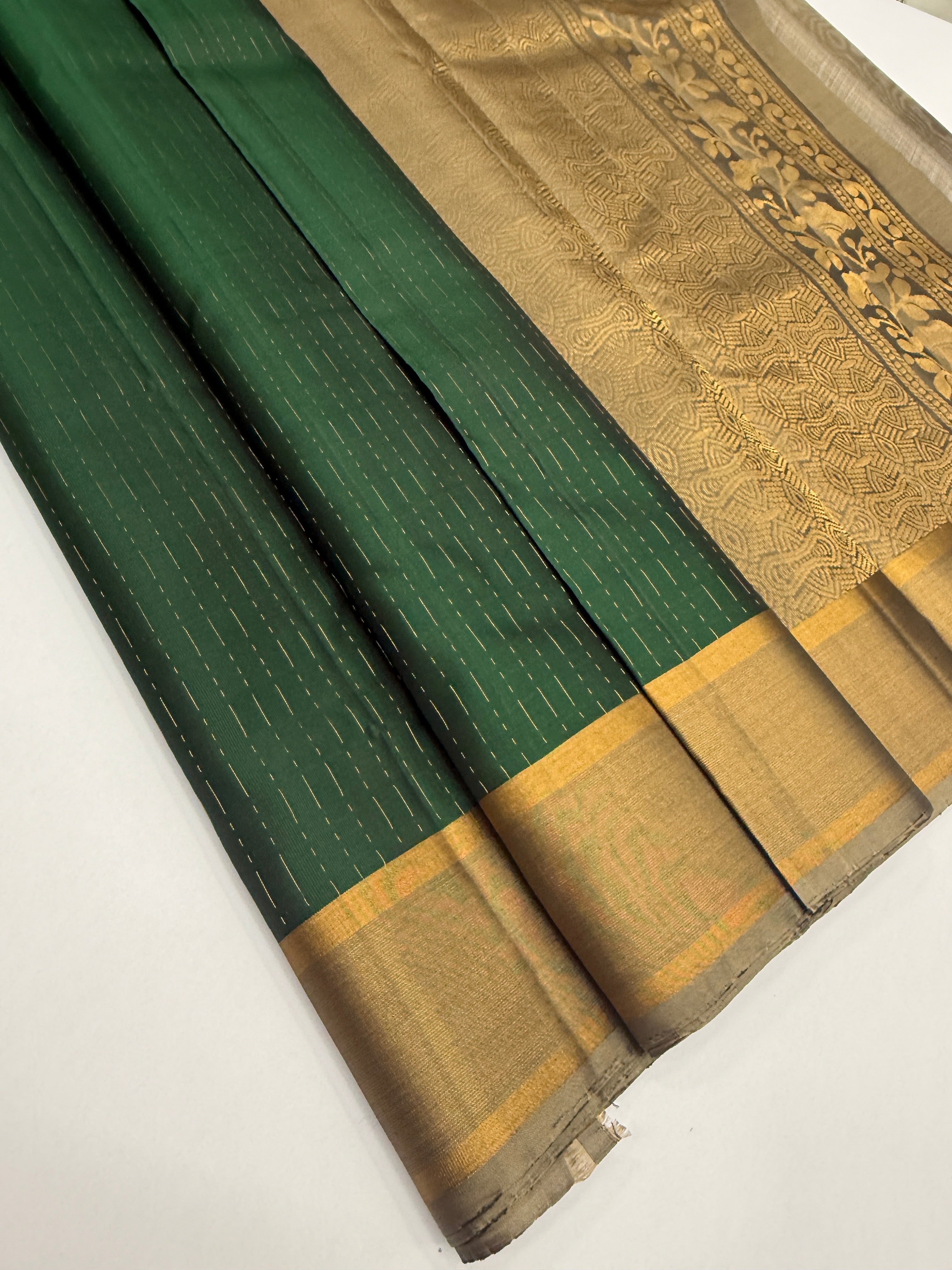 VSF1085 - green color body , beige color pallu,blouse - Pure silk saree