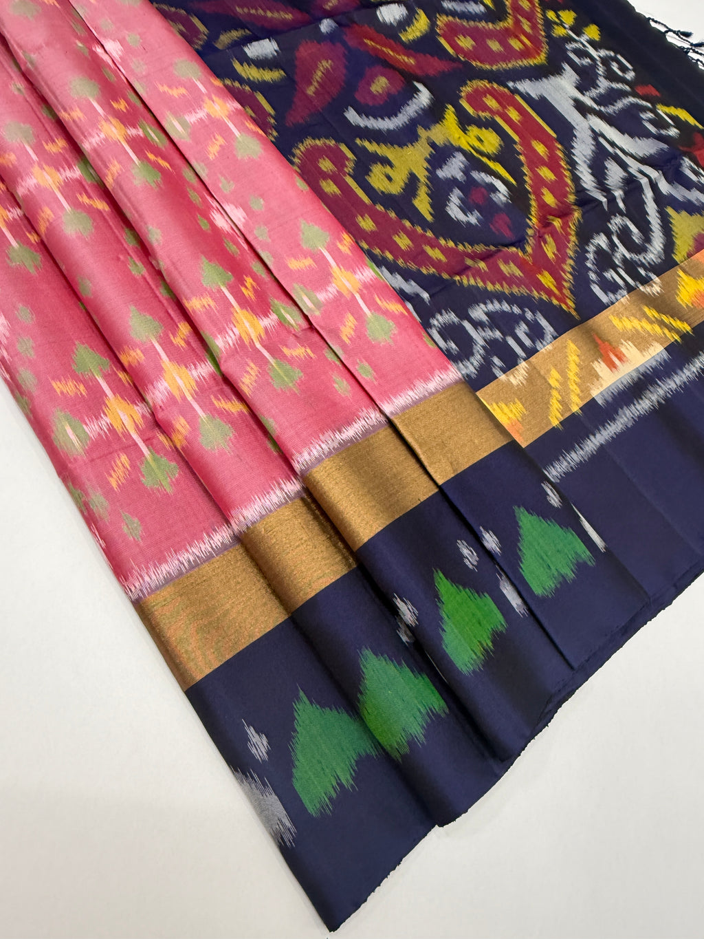 VSIS459 - onion pink color body , navy blue color pallu , blouse - Pure silk saree