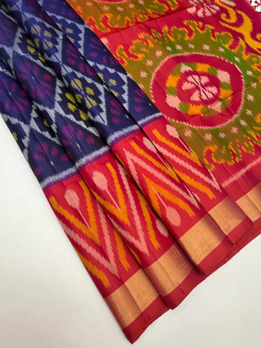 VSIS464 - navy blue color body , red with pink color pallu , blouse - Pure silk saree