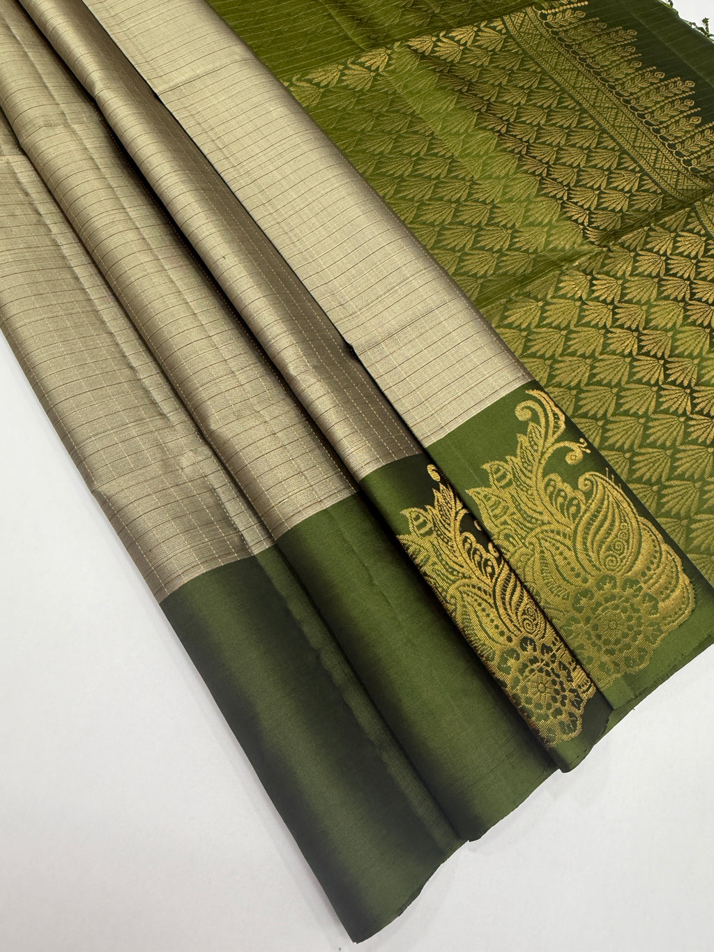 VSF1101 - grey color body , green color pallu,blouse - Pure silk saree