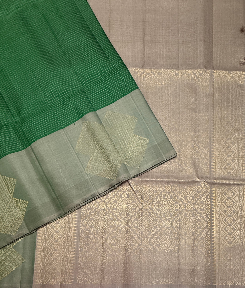 VSF1104 - green color body , beige color pallu,blouse - Pure silk saree