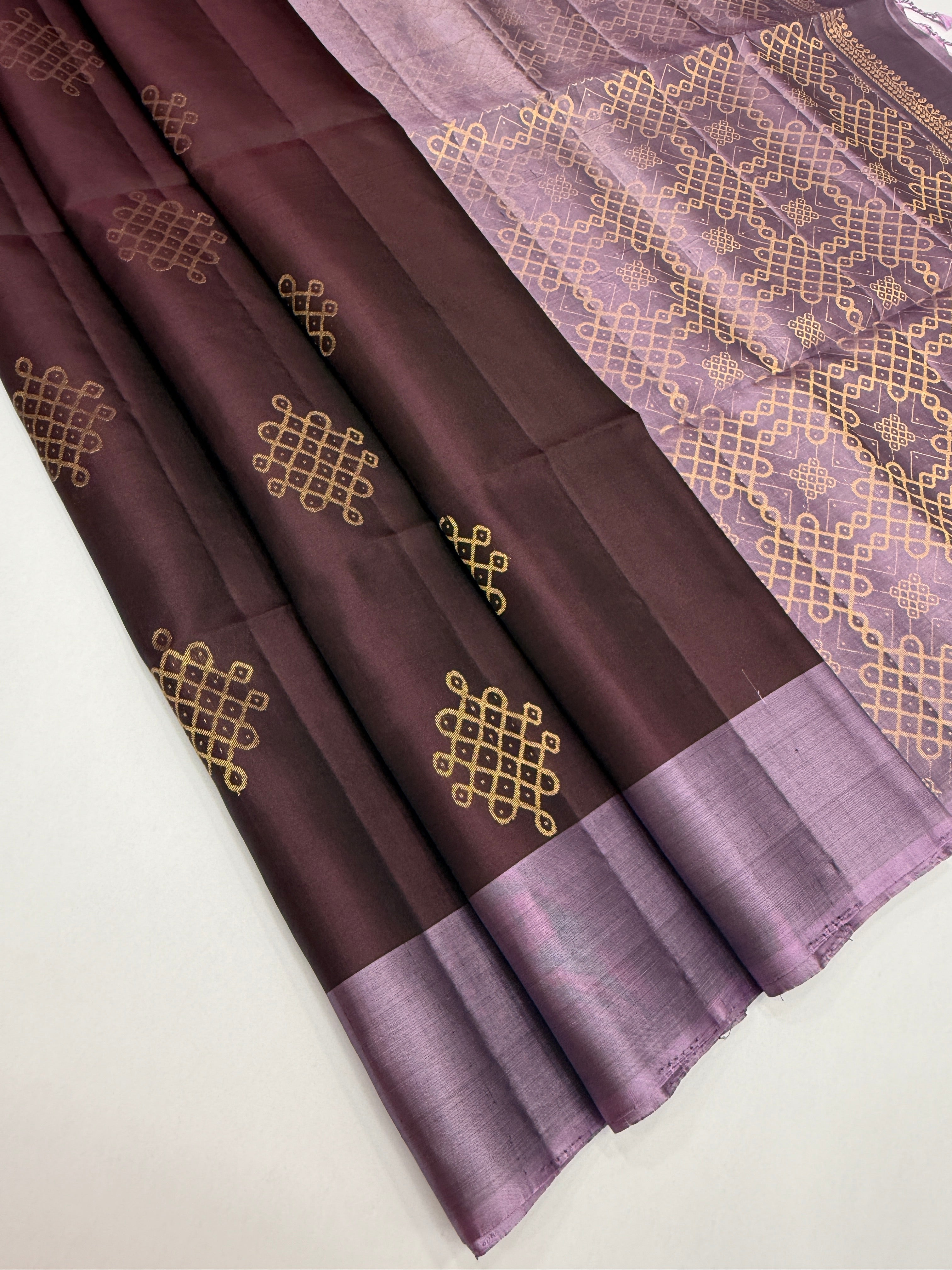 VSCB641 - dark purple color body , lavender color pallu , blouse - Pure silk saree