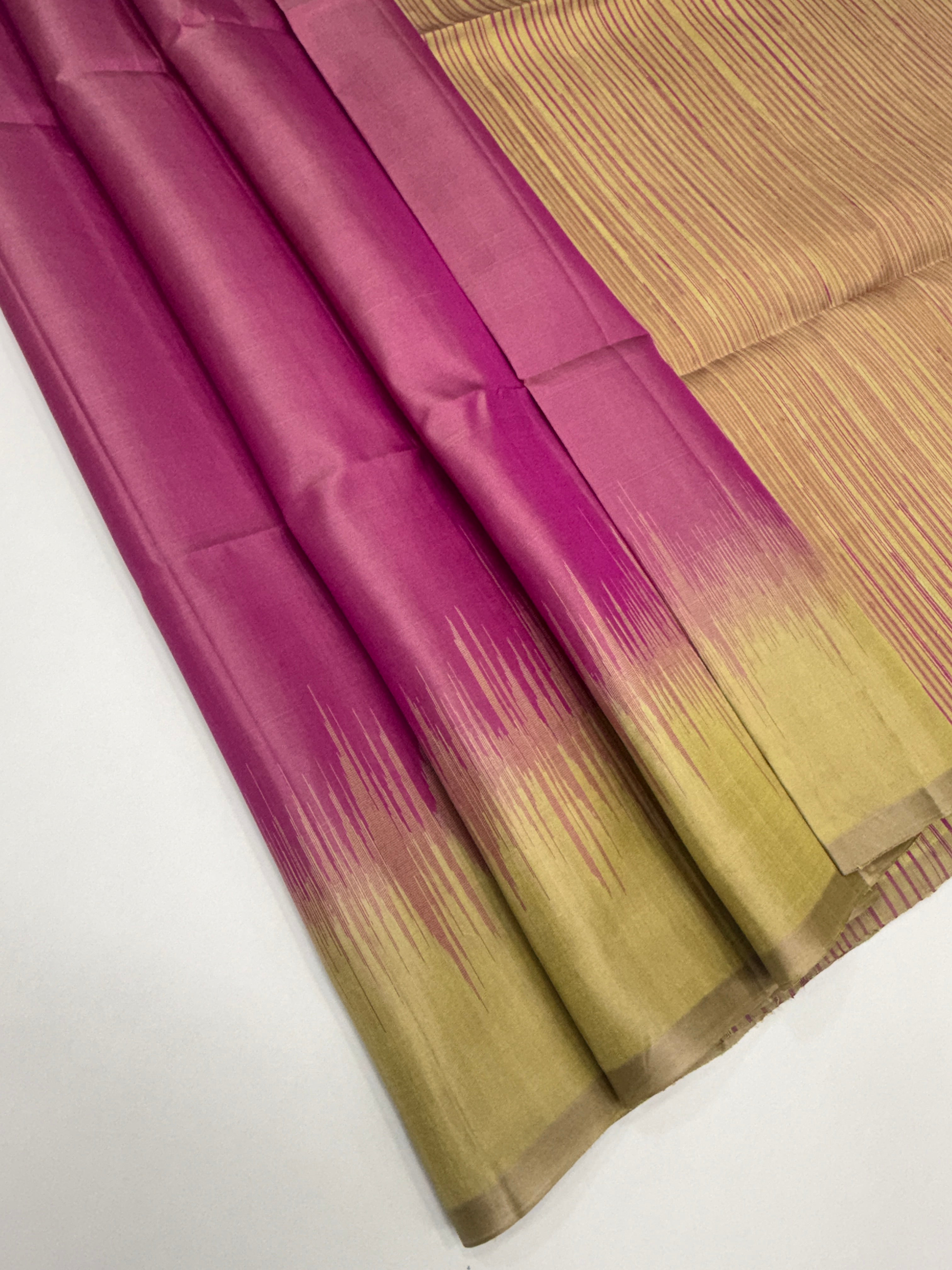 VSD152 - lotus pink color body , beige color pallu,blouse - Pure silk saree