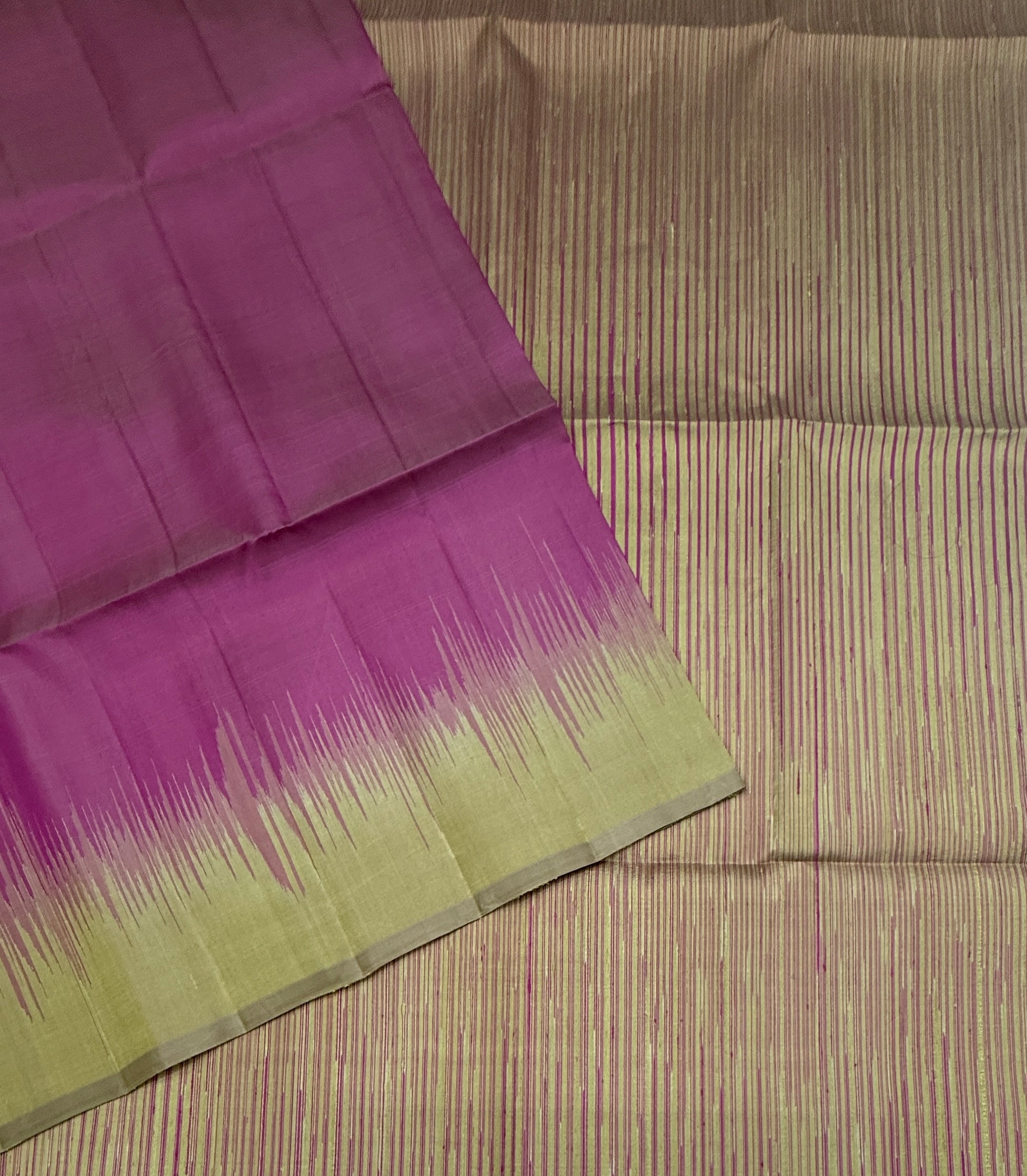 VSD152 - lotus pink color body , beige color pallu,blouse - Pure silk saree