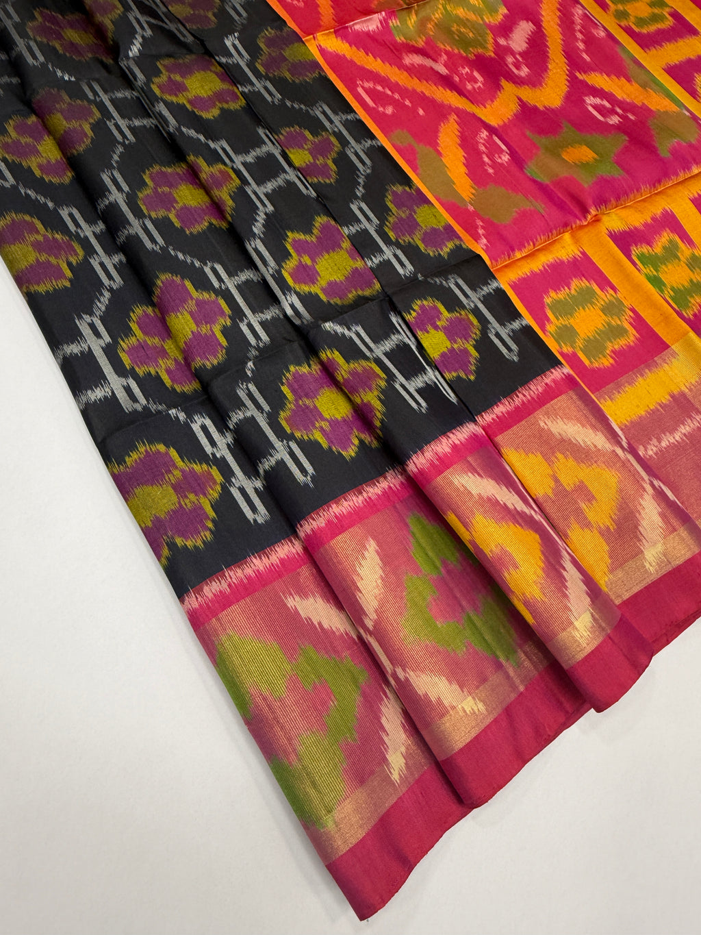 VSIS473 - black color body , pink color pallu , blouse - Pure silk saree