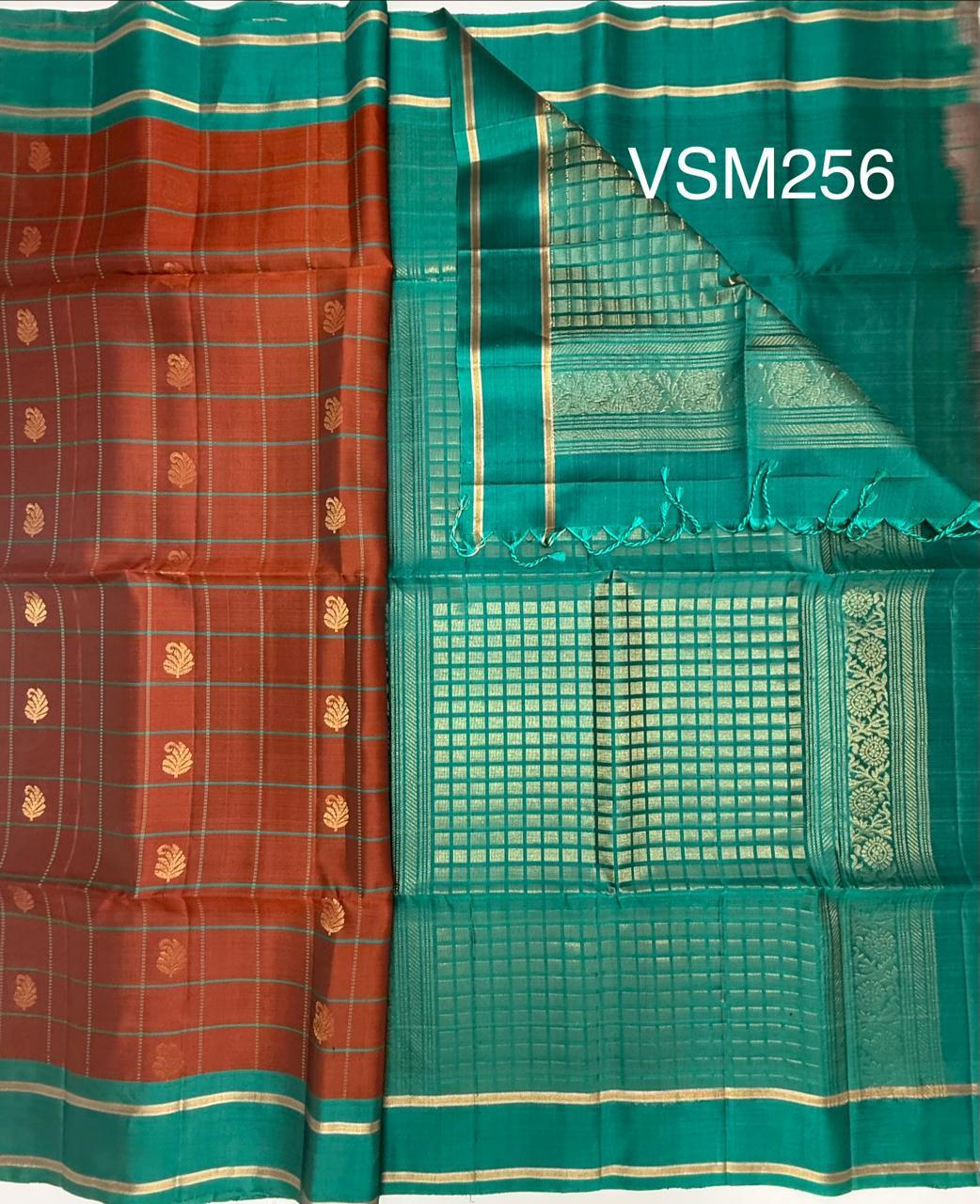 VSM256 - rust orange color body , Peacock Green color pallu , blouse.