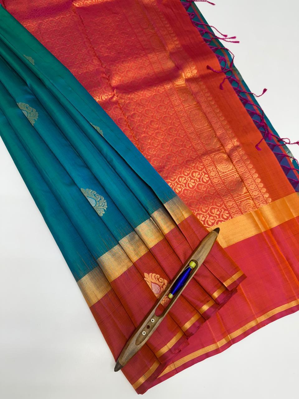 VSCB587 - peacock green color body , pinkish orange color pallu , blouse - Pure silk saree