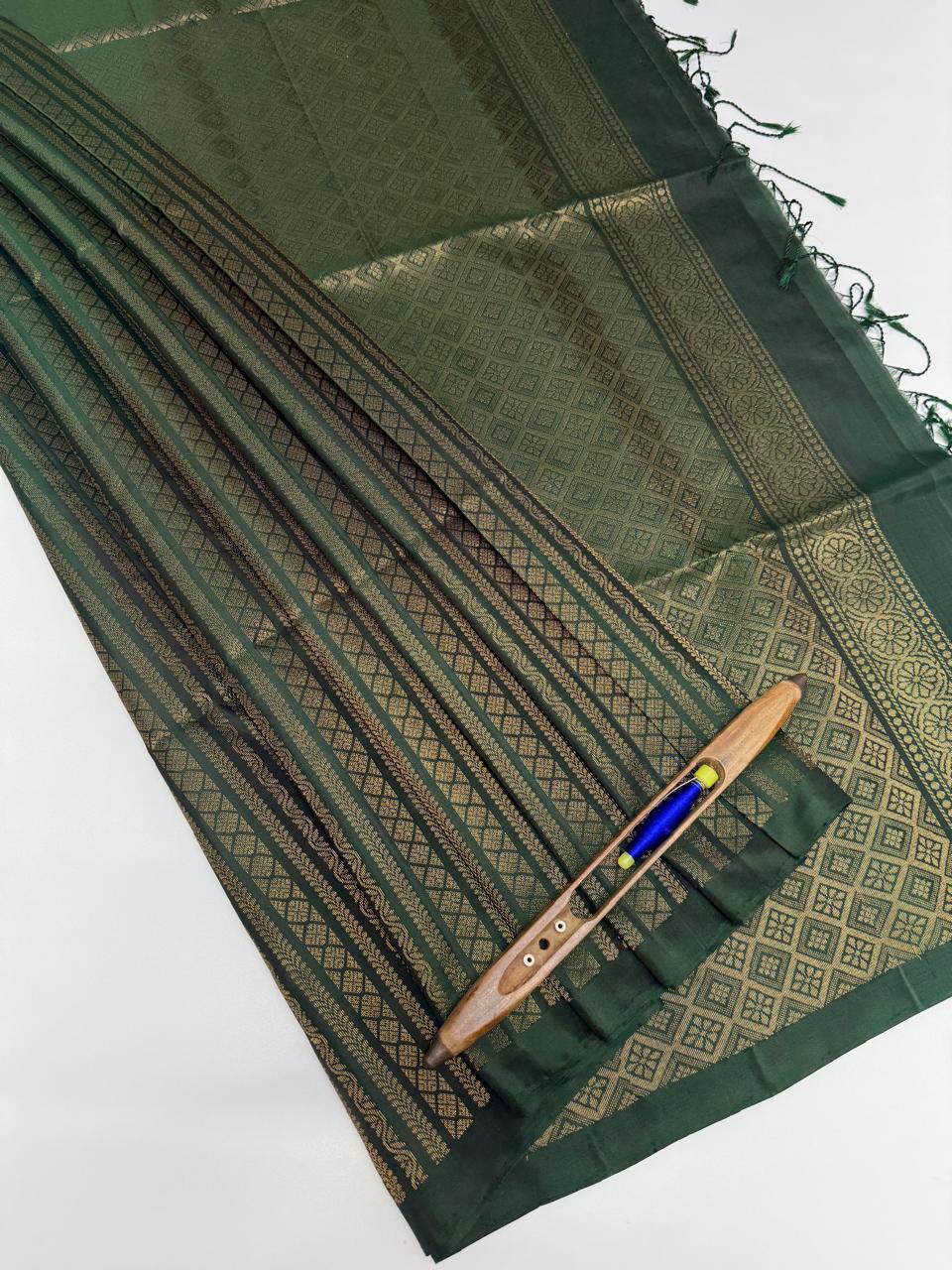 VSA626 - bottle green color body, pallu , blouse pure silk saree