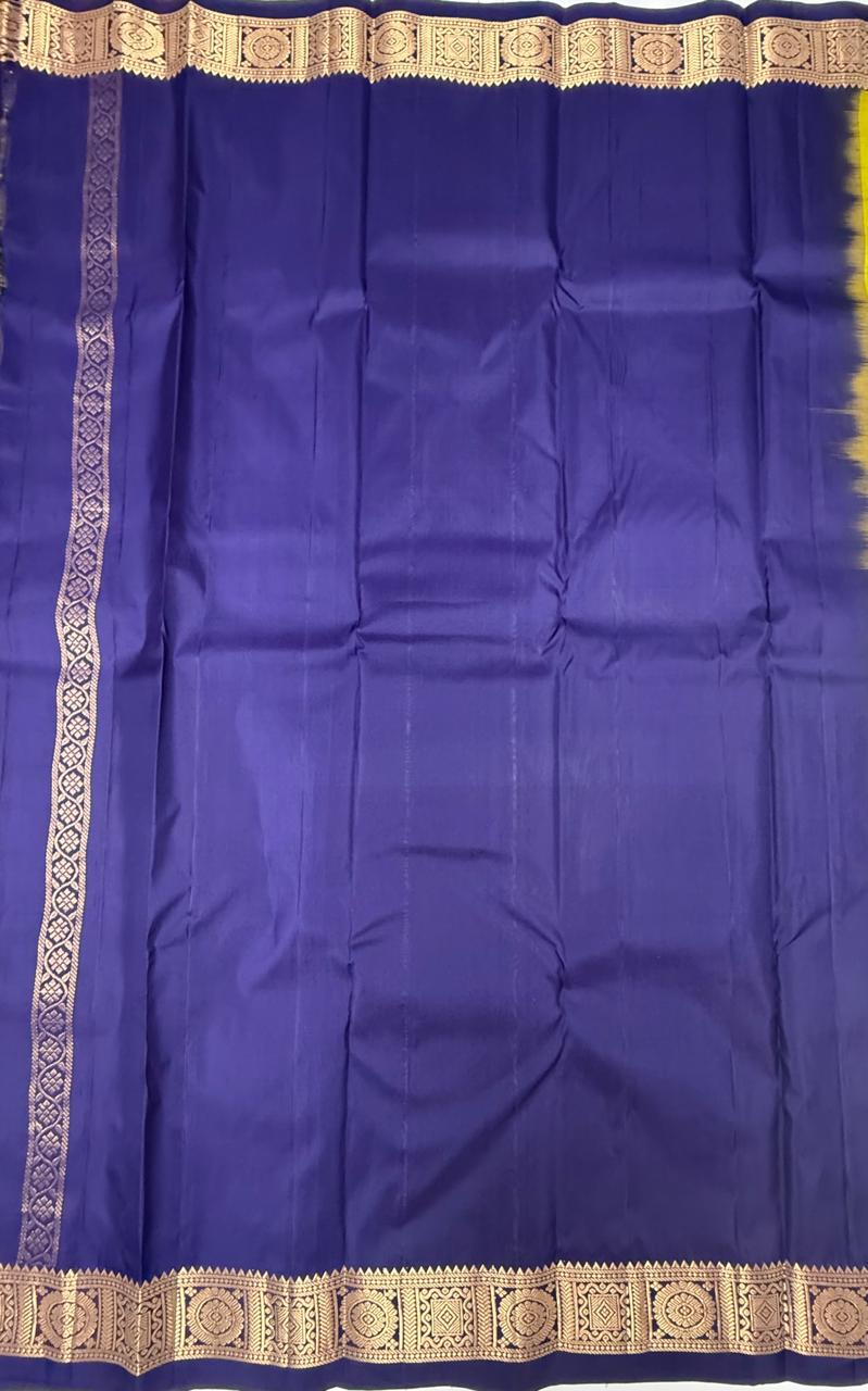 VSF920 - radium green color body , navy blue color pallu,blouse - Pure silk saree