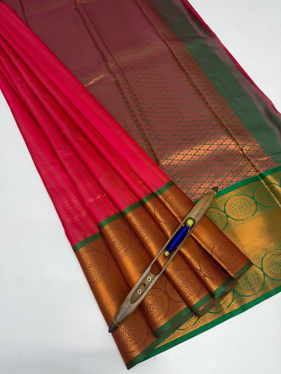 VSAS1166 - magenta color body , peacock green color pallu , blouse.