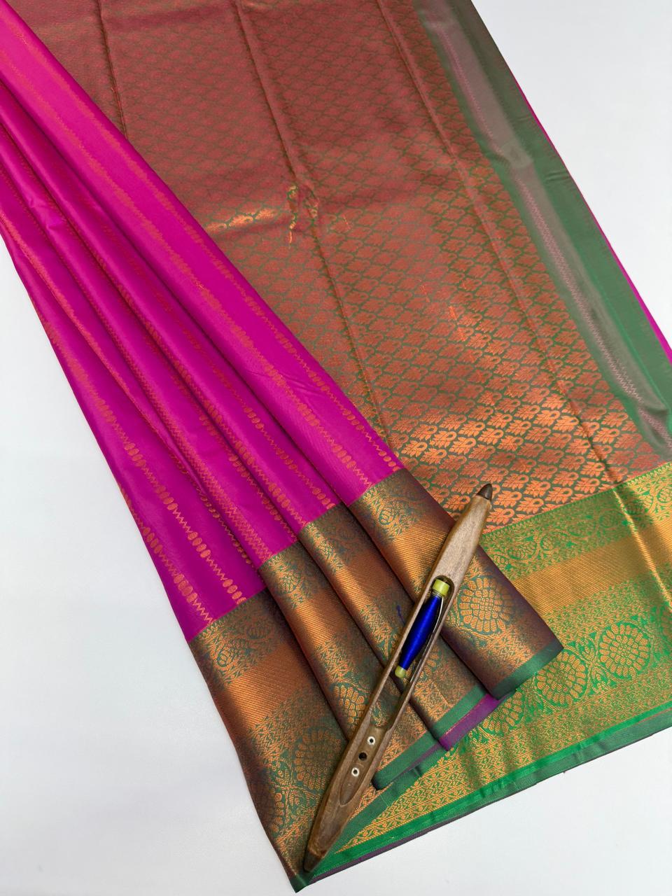 VSAS1171 - rani pink color body , peacock green color pallu , blouse.
