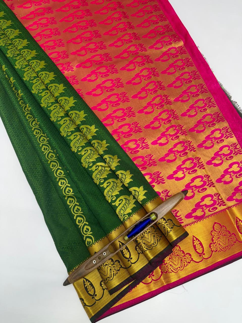 VSAS1197 - green color body , bright pink color pallu , blouse.