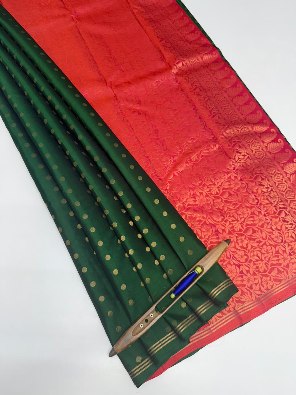 VSTP146 - bottle green color body,pallu &amp; pinkish orange color blouse - Pure silk saree