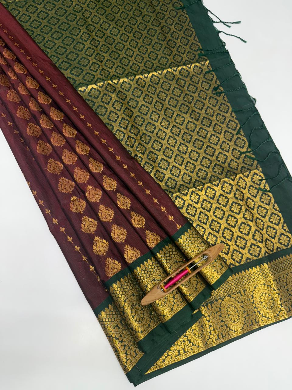 VSAS1237 - maroon color body , bottle green color pallu , blouse.