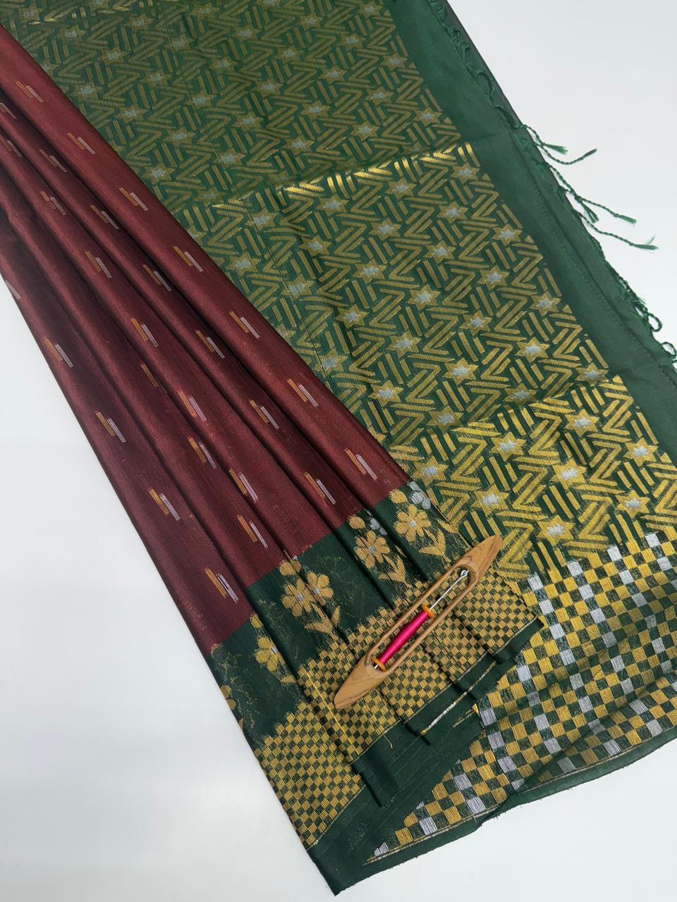 VSAS1240 - dark maroon color body , bottle green color pallu , blouse.