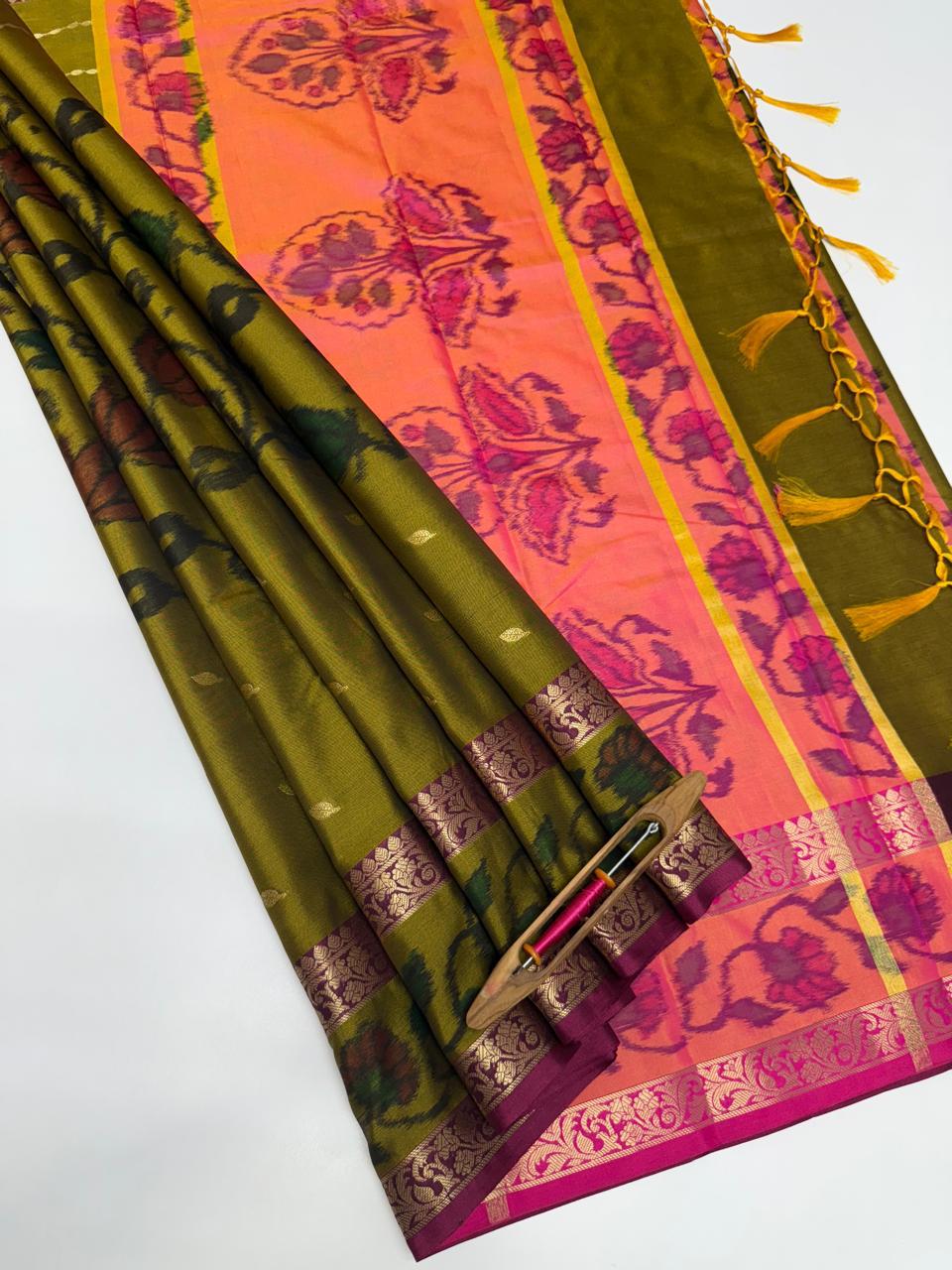 VSAS1299 - mehandi green color body , pinkish orange color pallu , blouse.