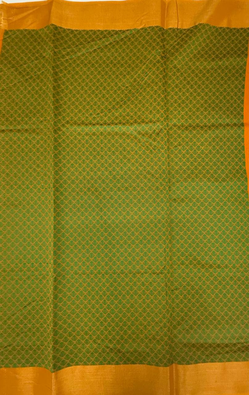 VSKC564 - mango yellow color body ,&nbsp; green color pallu , blouse.