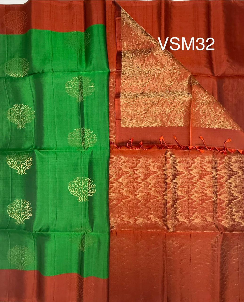 VSM32 - green color body , brick red color pallu , blouse&nbsp;