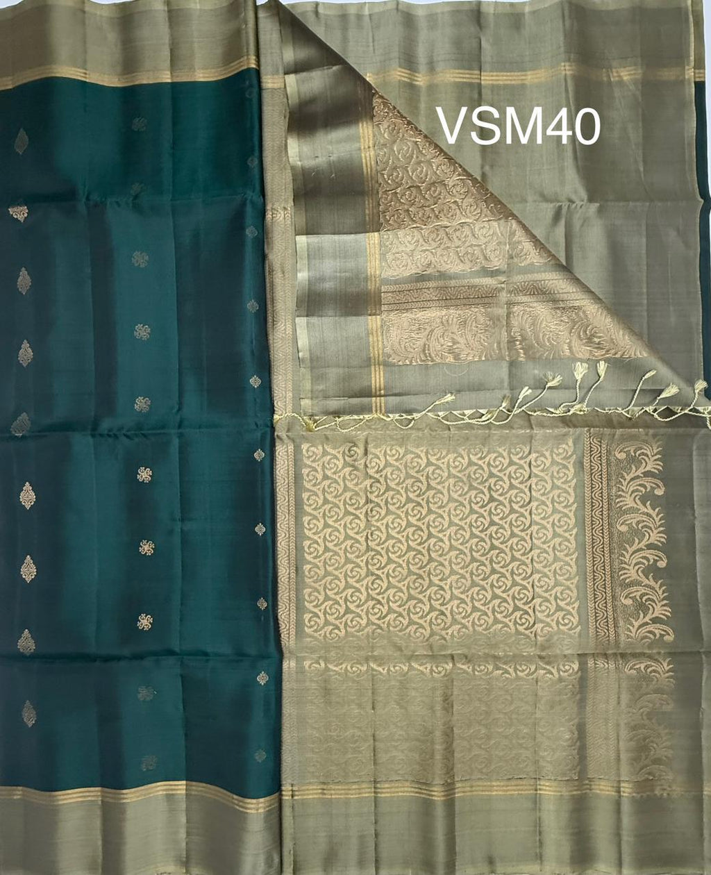 VSM40 - peacock green color body , beige with black color pallu , blouse&nbsp;