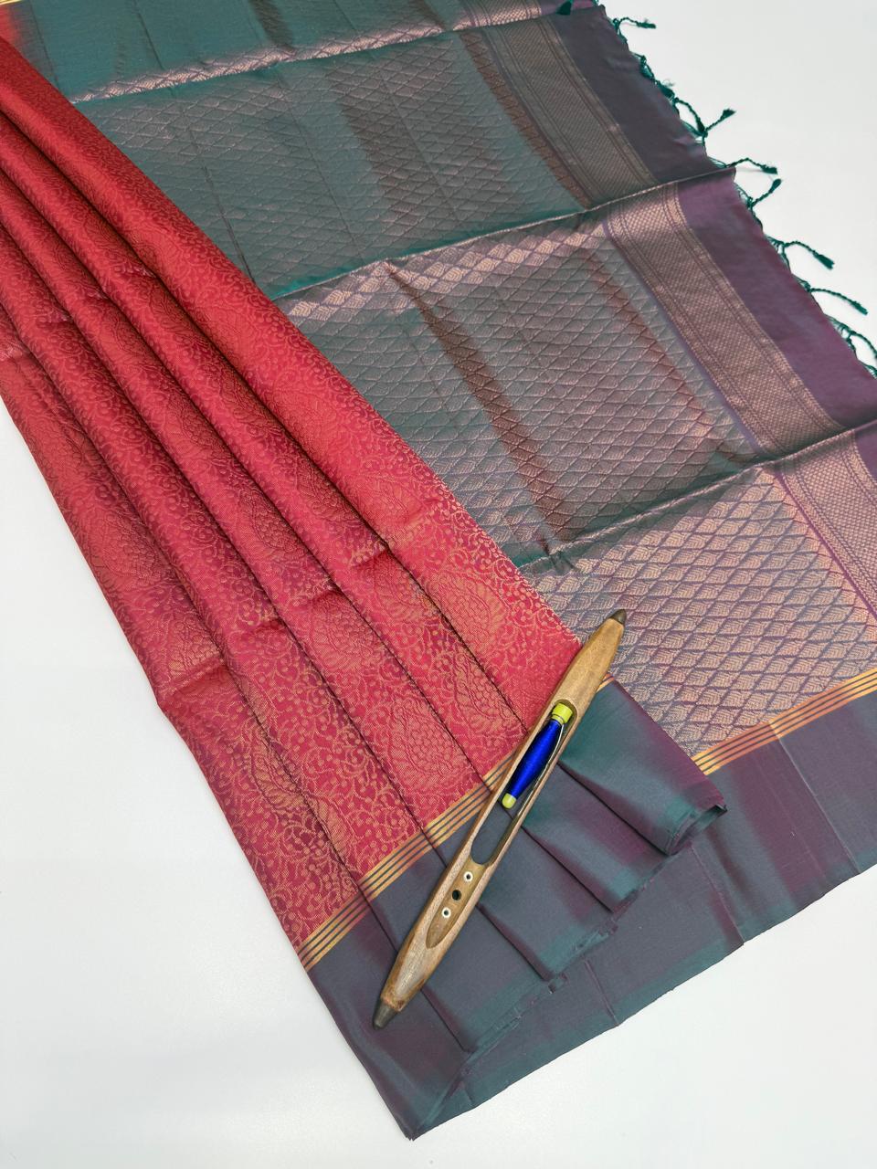 VSM71 - brick red color body , peacock green color pallu , blouse&nbsp;
