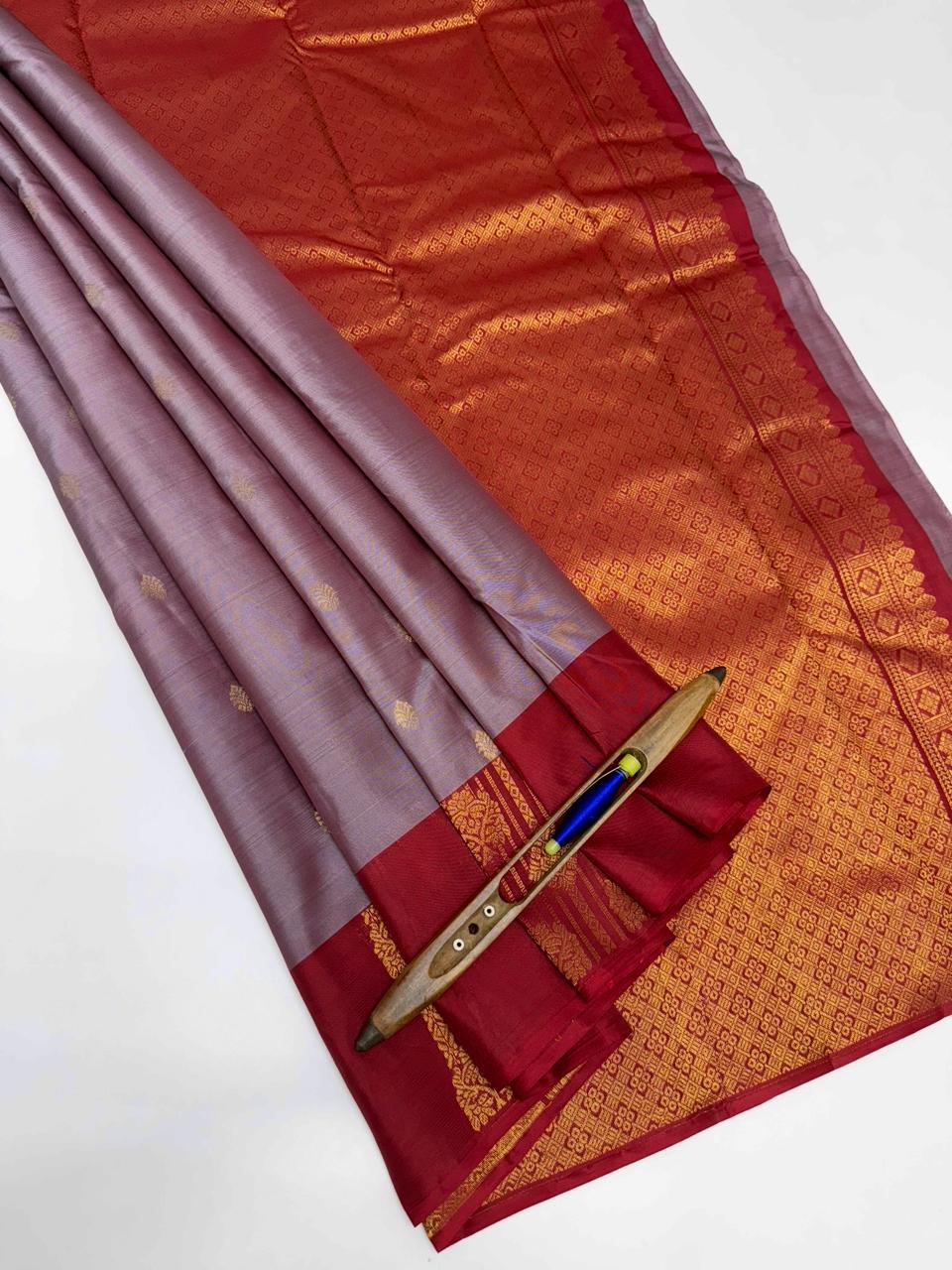 VSM92 - lavender color body , maroon color pallu , blouse&nbsp;