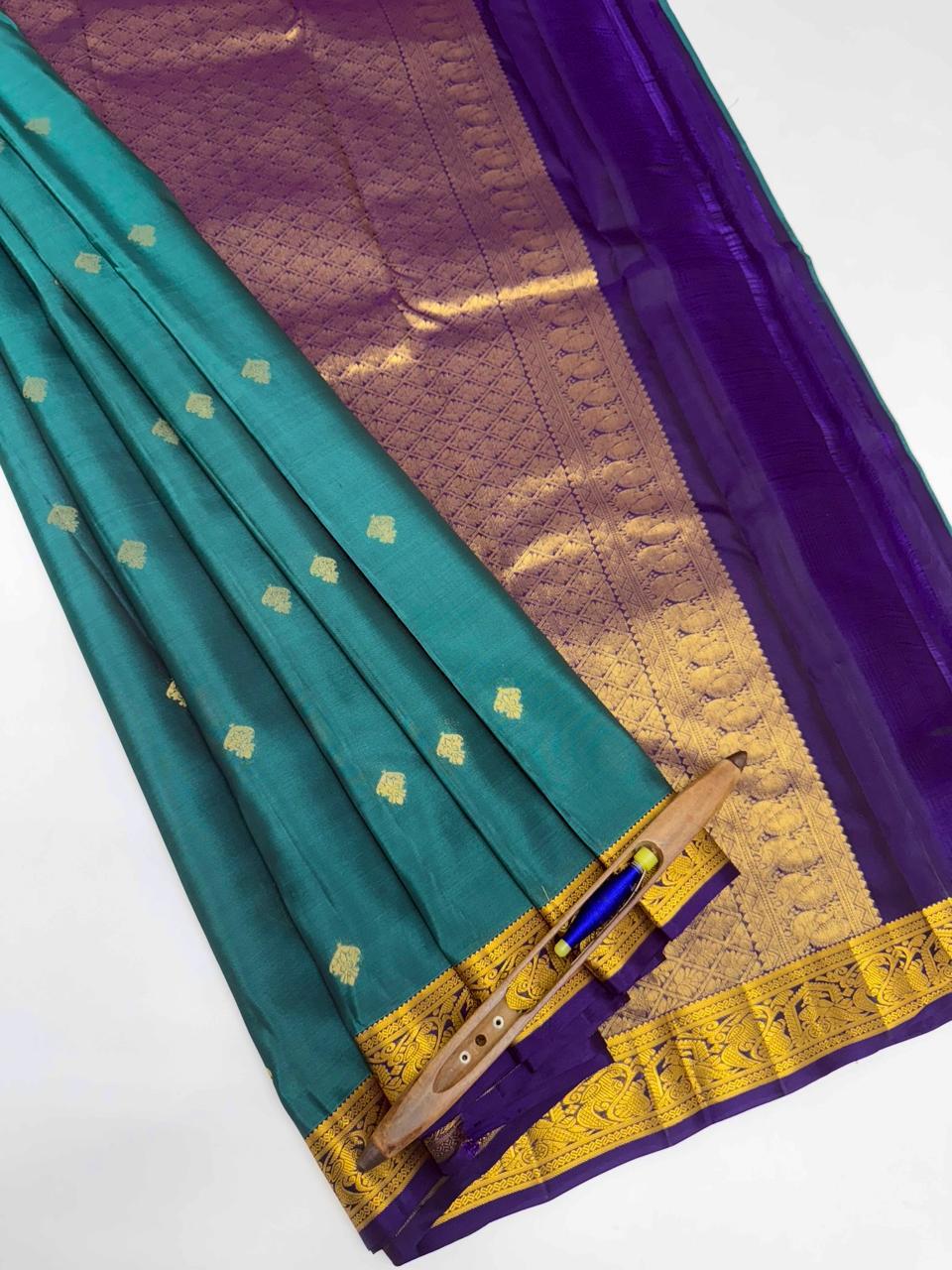 VSM98 - peacock green color body , violet color pallu , blouse&nbsp;