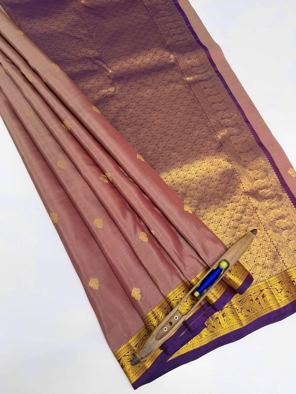 VSM101 - onion pink color body , violet color pallu , blouse&nbsp;