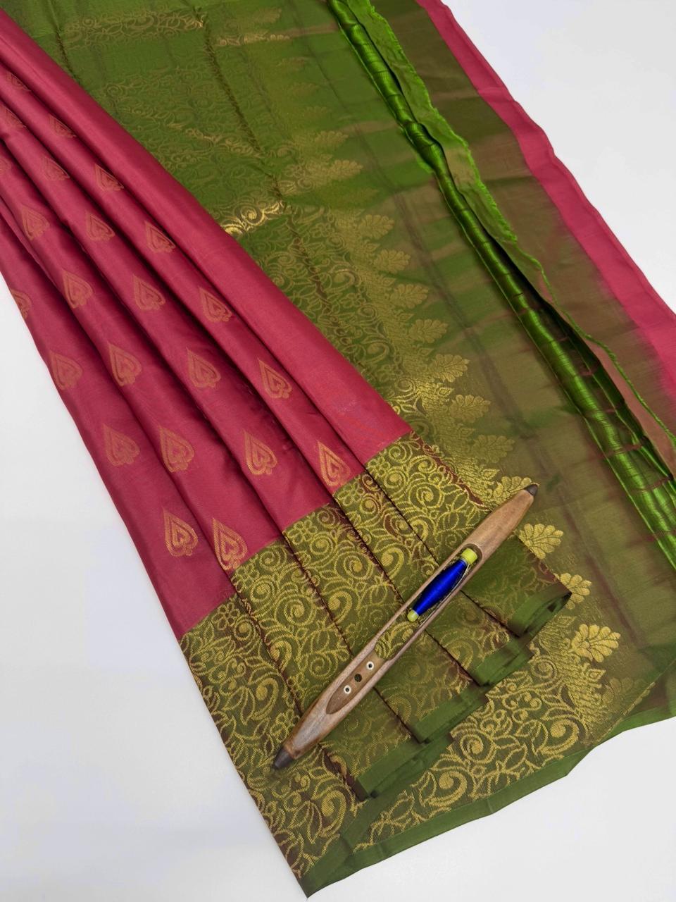 VSM159 - light pink color body , green color pallu , blouse&nbsp;