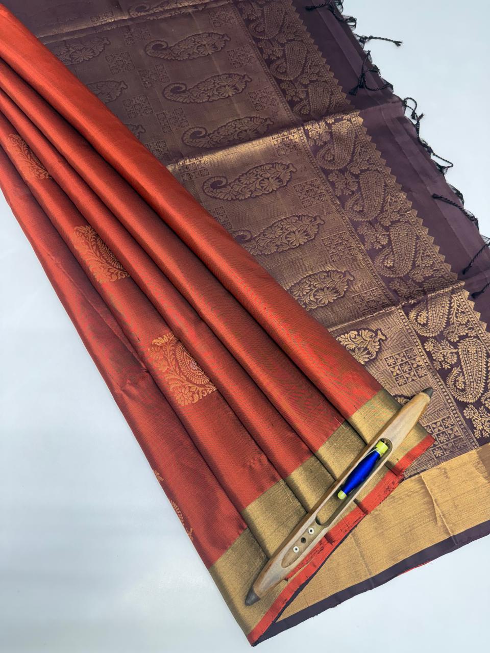 VSZB243 - rust orange color body , dark brown color pallu , blouse - Pure silk saree