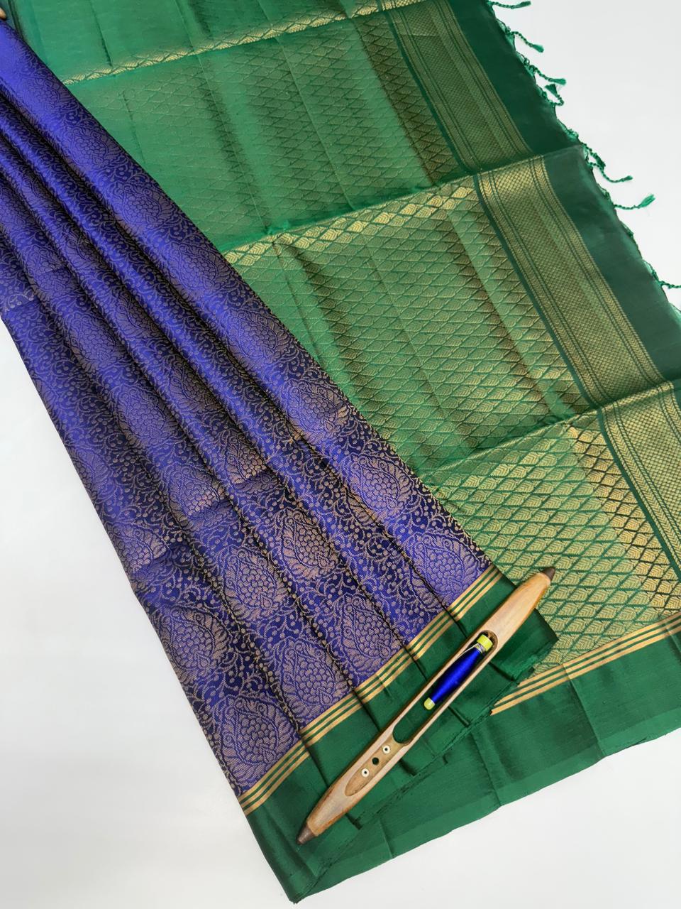 VSM194 - ink blue color body , bottle green color pallu , blouse&nbsp;