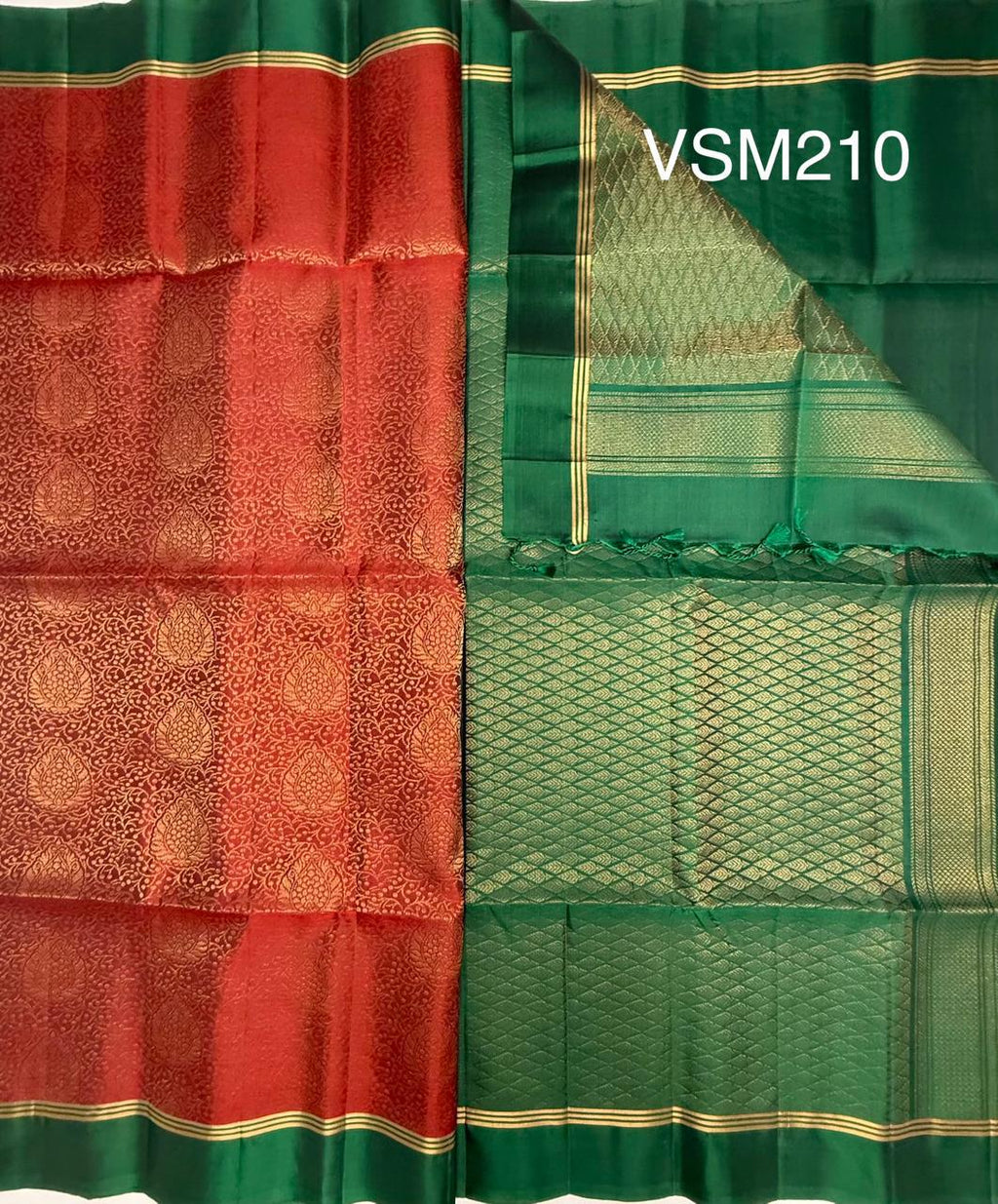 VSM210 - maroon color body , bottle green color pallu , blouse&nbsp;