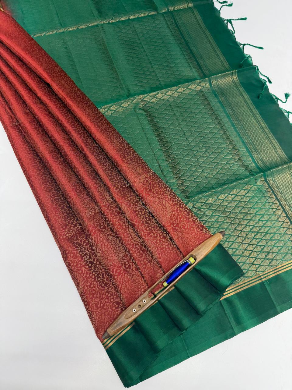 VSM210 - maroon color body , bottle green color pallu , blouse&nbsp;
