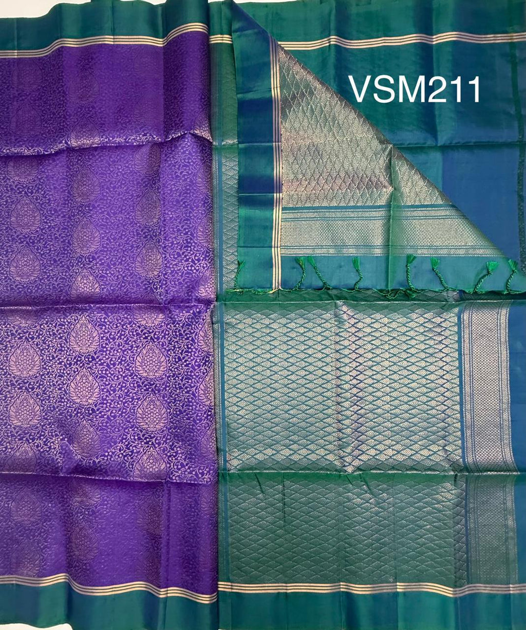 VSM211 - ink blue color body , peacock green color pallu , blouse&nbsp;