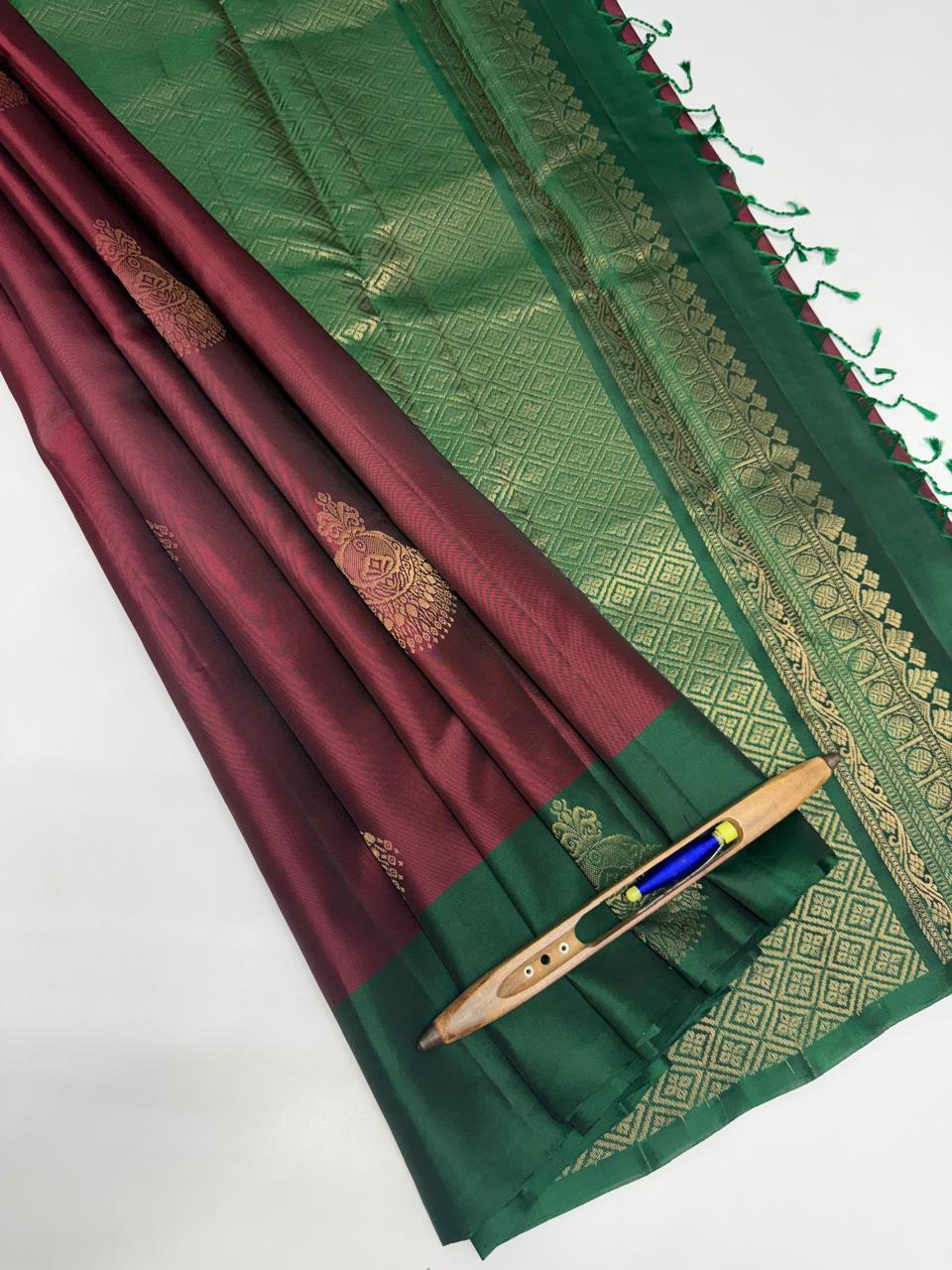 VSM214 - maroon color body ,green color pallu , blouse&nbsp;