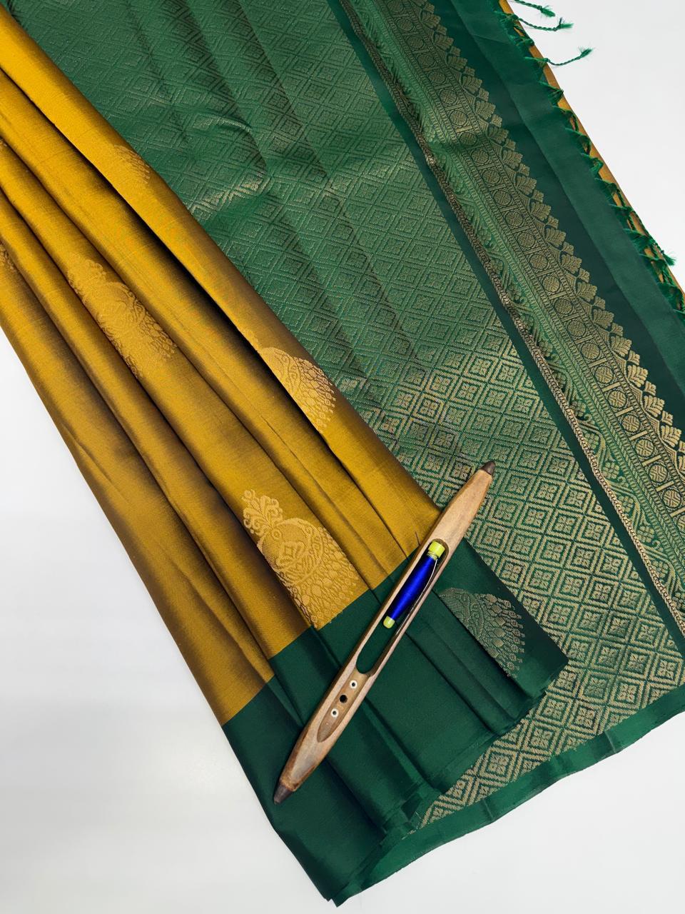 VSM215 - mustard color body , green color pallu , blouse&nbsp;