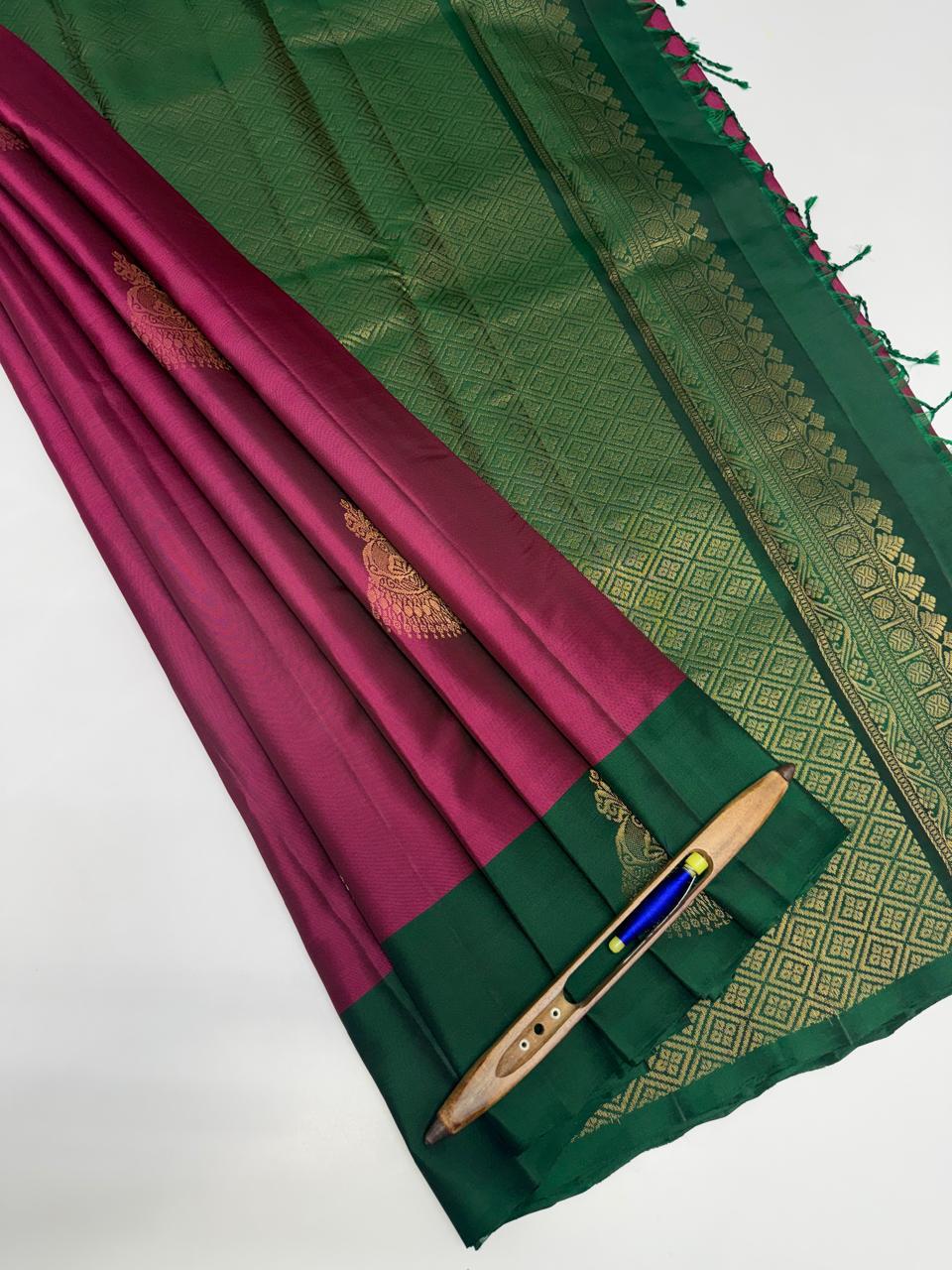 VSM216 - purple color body , bottle green color pallu , blouse&nbsp;