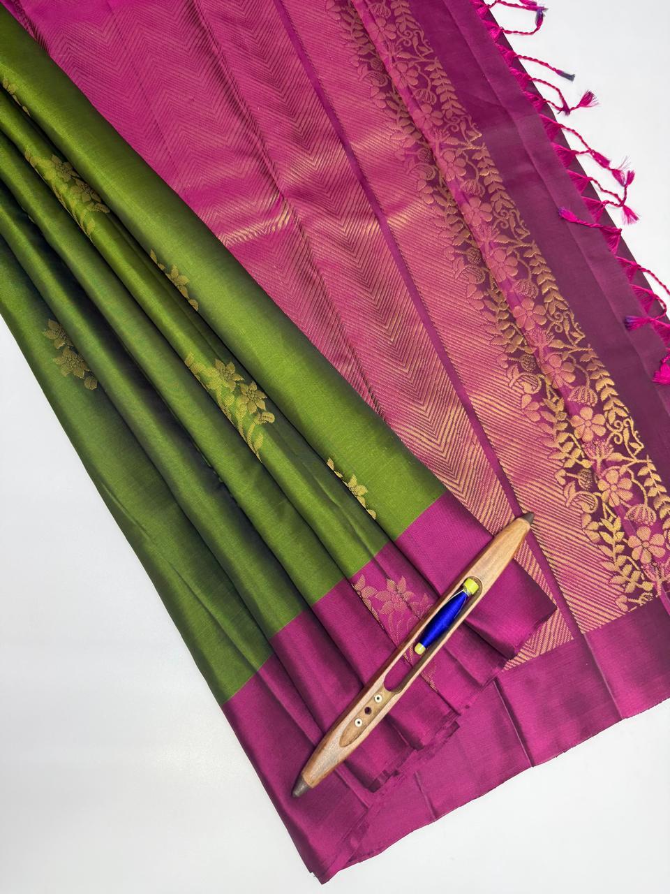 VSM220 - mehandi green color body , purple color pallu , blouse&nbsp;