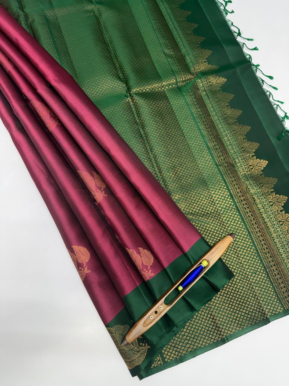 VSM226 - purple color body , green color pallu , blouse&nbsp;