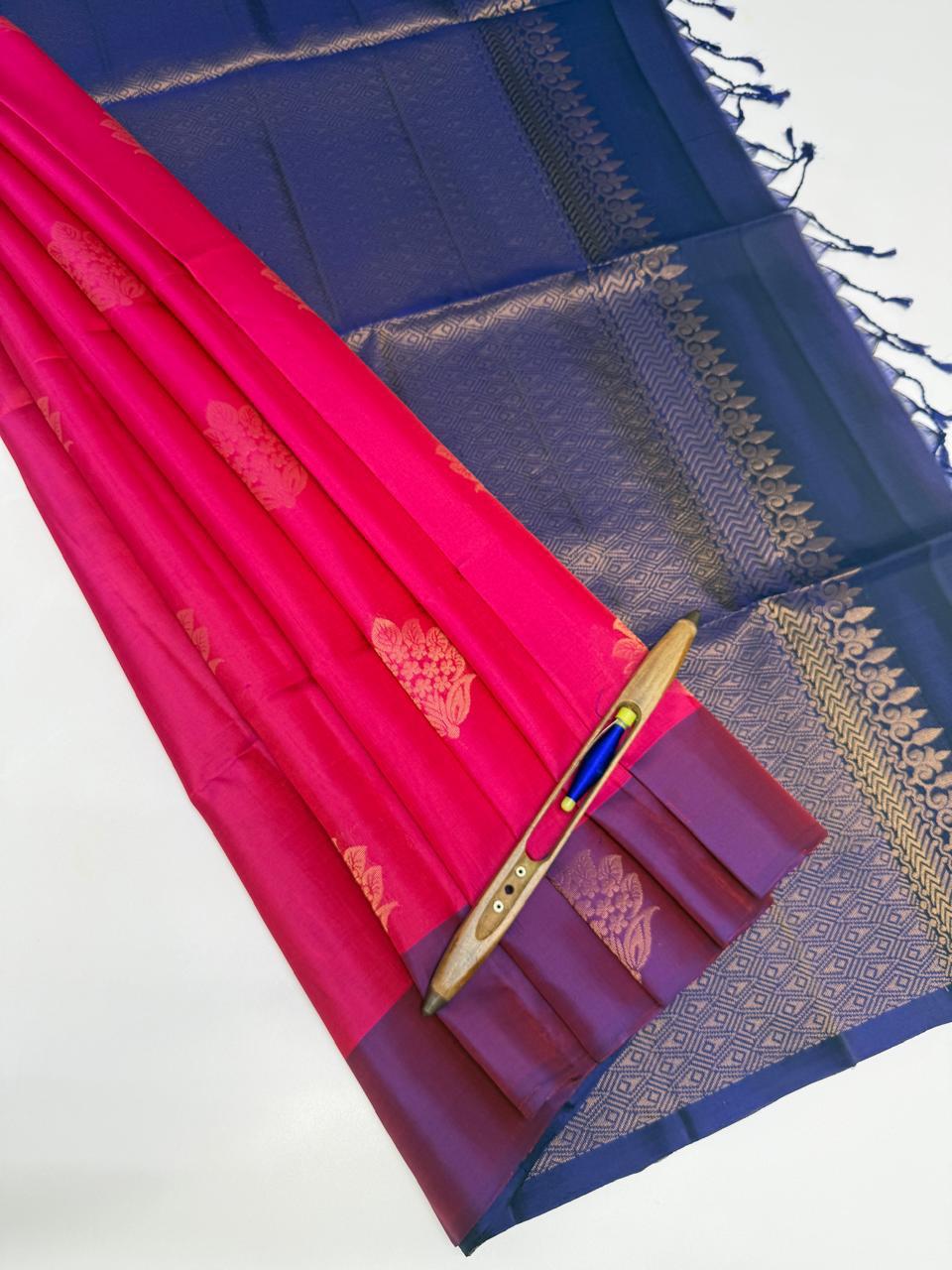 VSM235 - magenta color body , ink blue color pallu , blouse&nbsp;