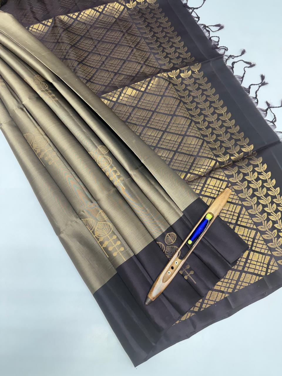 VSM236 - grey with black color body , dark purple color pallu , blouse&nbsp;