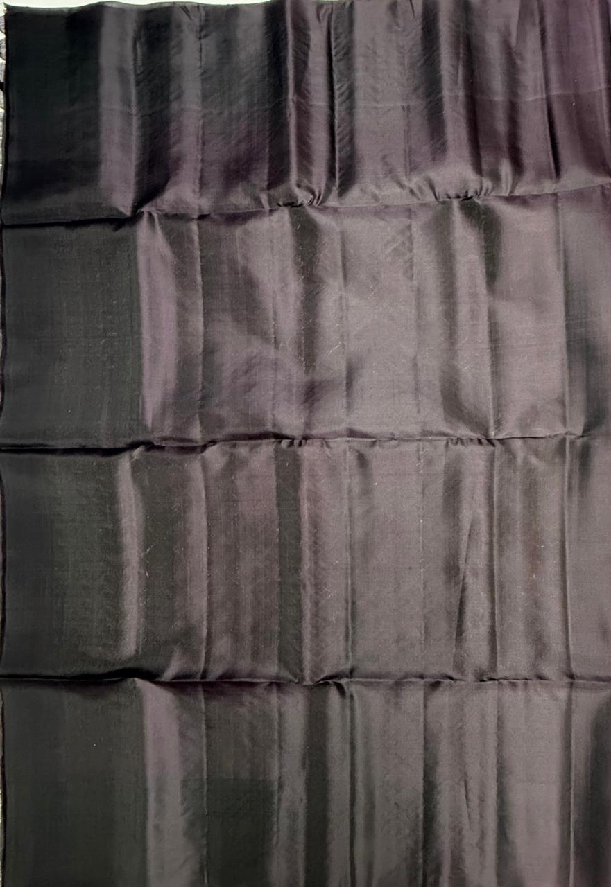 VSM236 - grey with black color body , dark purple color pallu , blouse&nbsp;