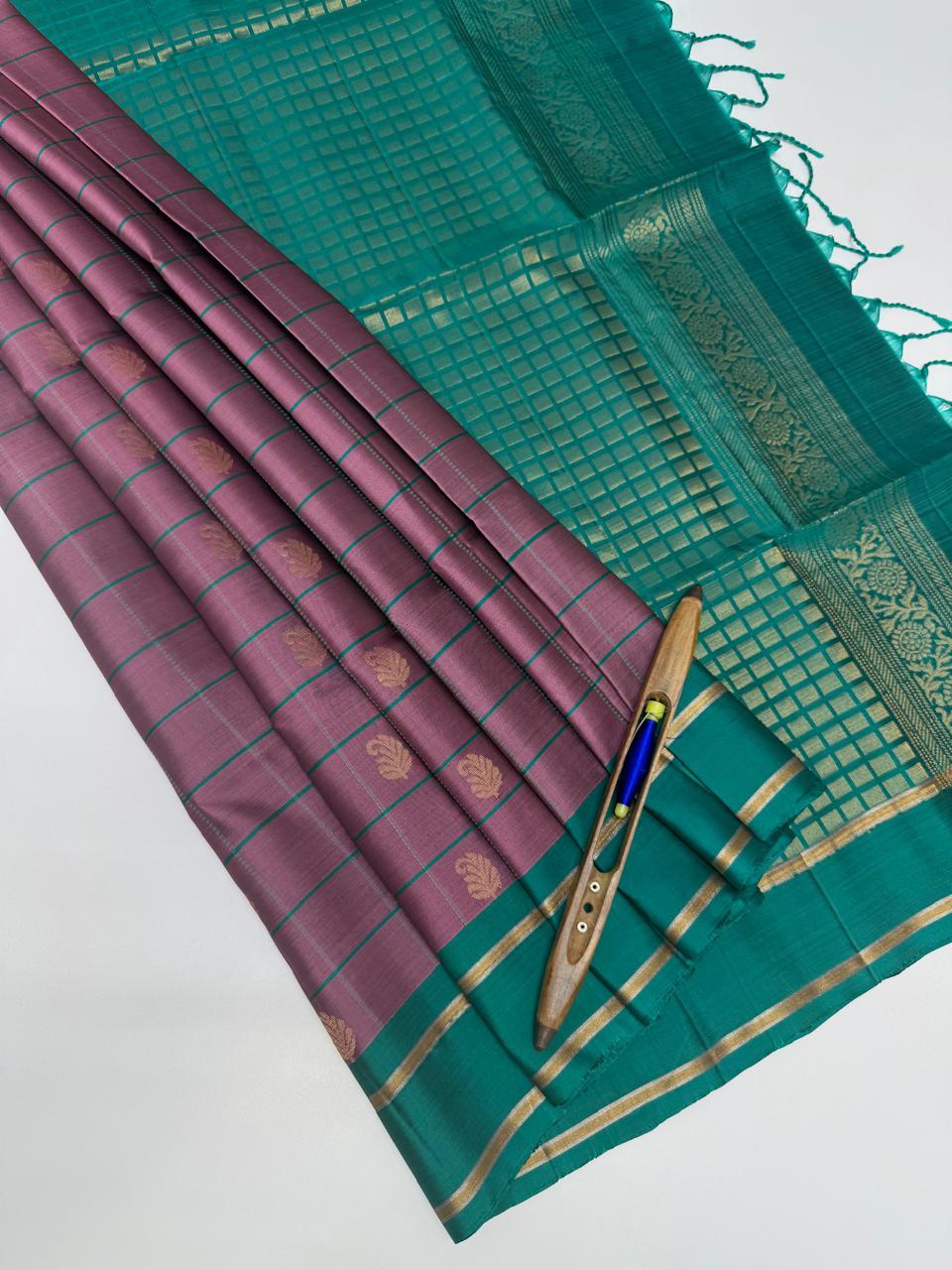 VSM257 - onion pink color body , peacock green color pallu , blouse&nbsp;