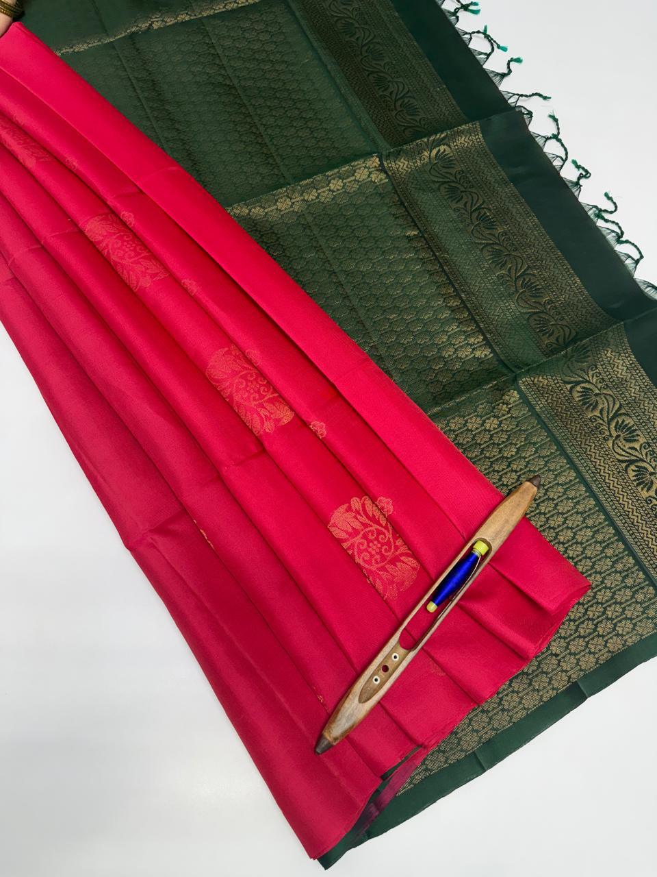 VSM268 - pink color body , dark green color pallu , blouse&nbsp;