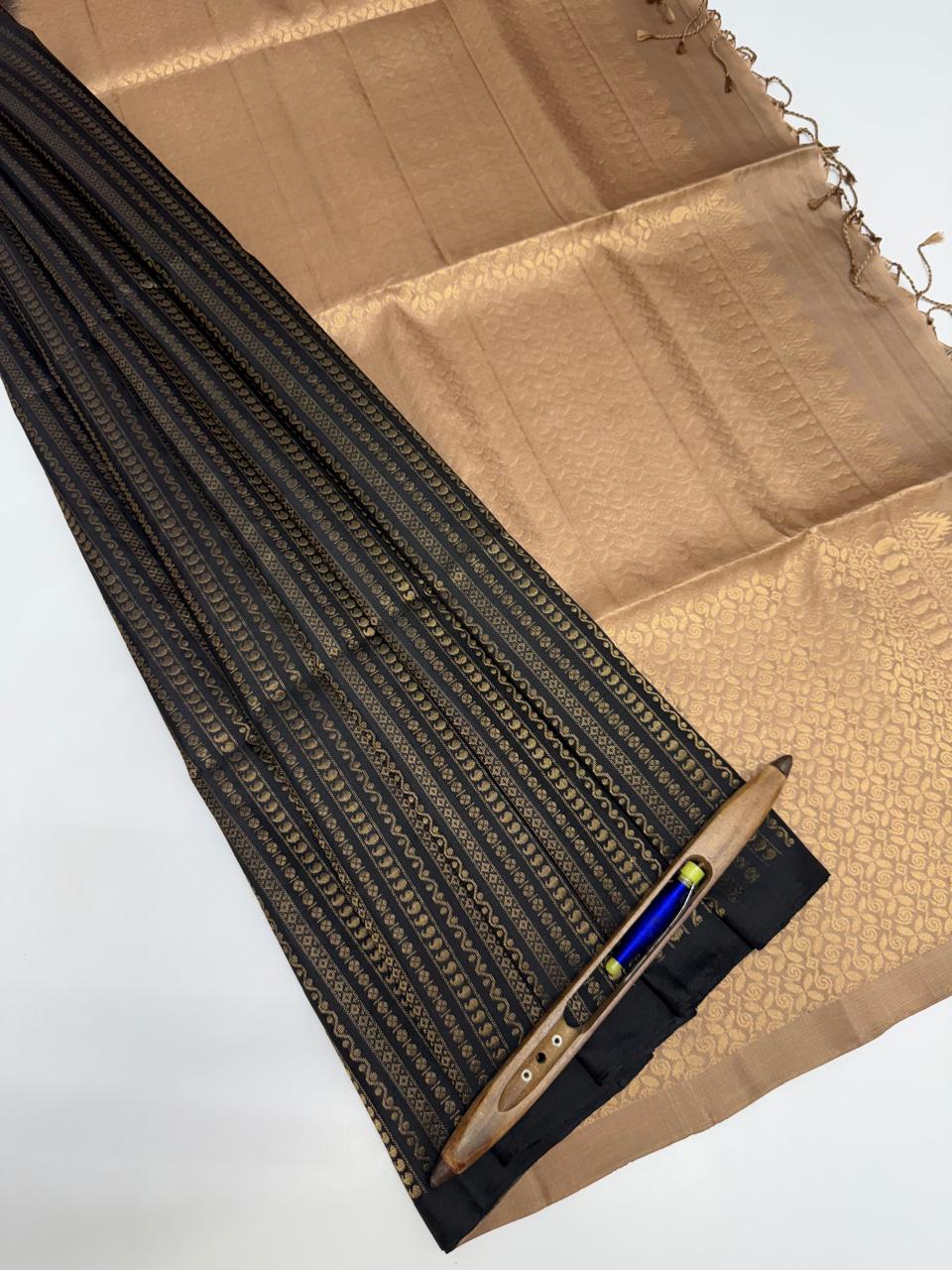 VSA654 - black color body & beige color pallu , blouse pure silk saree