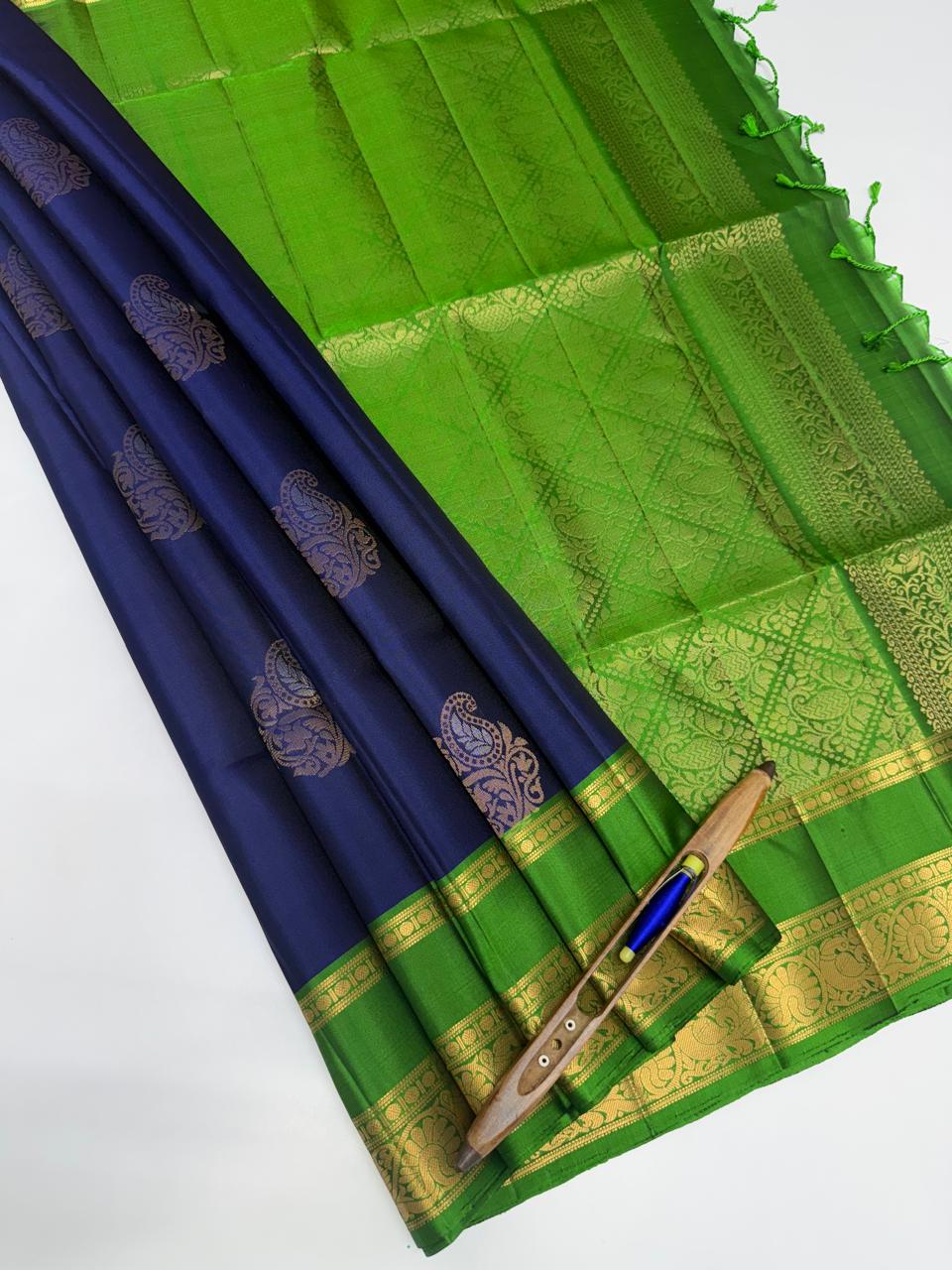 VSF934 - navy blue color body , green color pallu,blouse - Pure silk saree